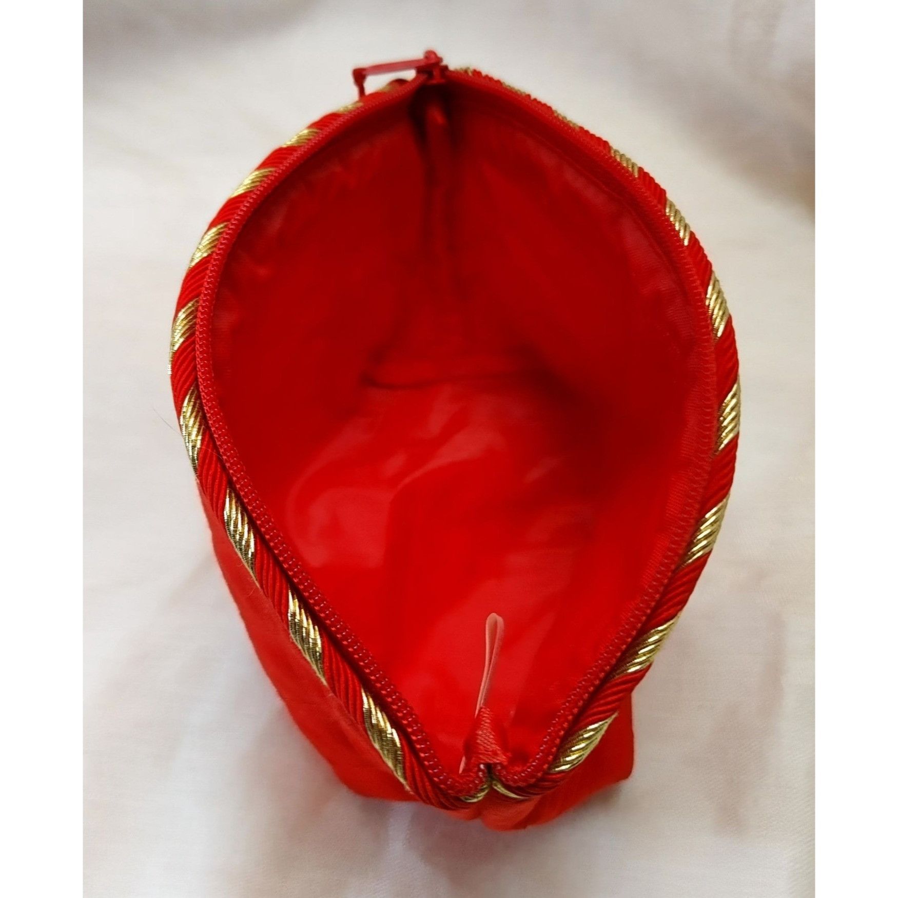Victoria's Secret Victoria's Secret Red Quilted Cosmetics Perfume Personal Pou Size ONE SIZE - 2 Thumbnail