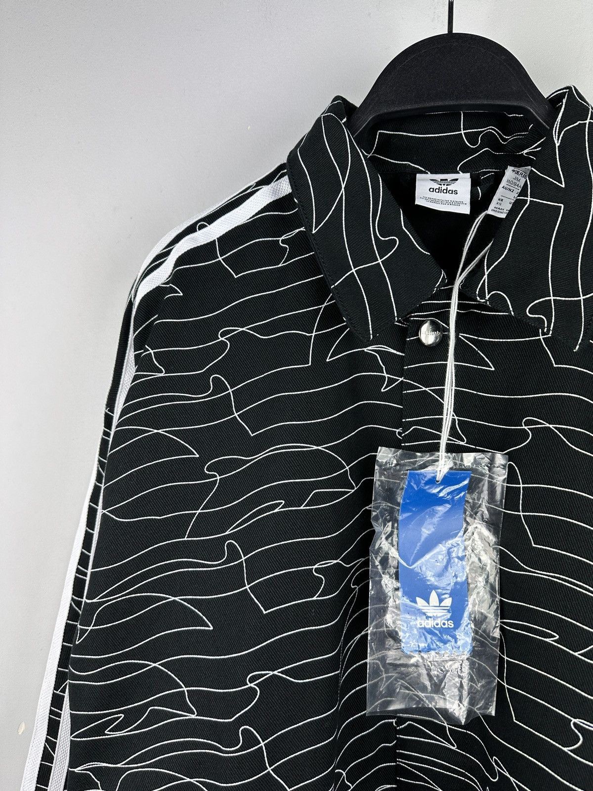 Adidas NEW🏷️ Adidas Originals Dolphin Print Jacket Size US S / EU 44-46 / 1 - 2 Thumbnail