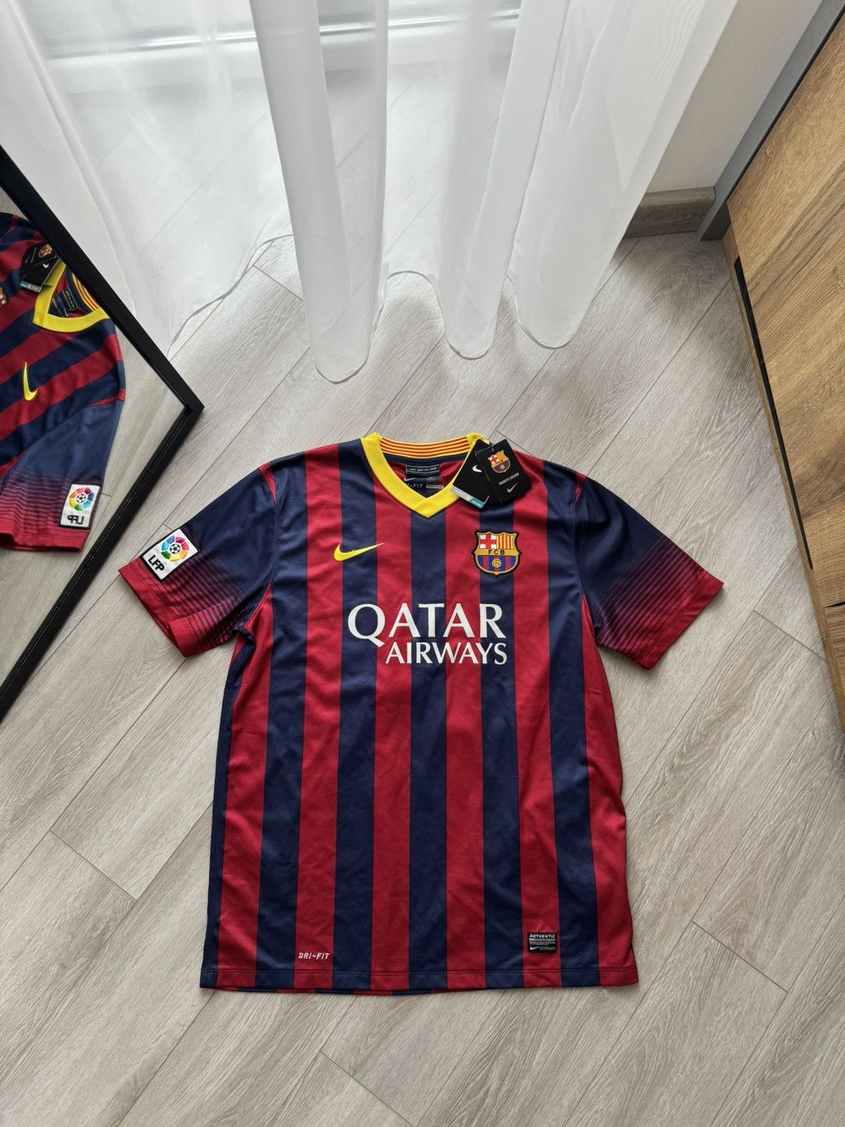 Nike Messi Barcelona 2013-2014 Home Soccer Jersey Shirt BNWT L Size US L / EU 52-54 / 3 - 3 Thumbnail