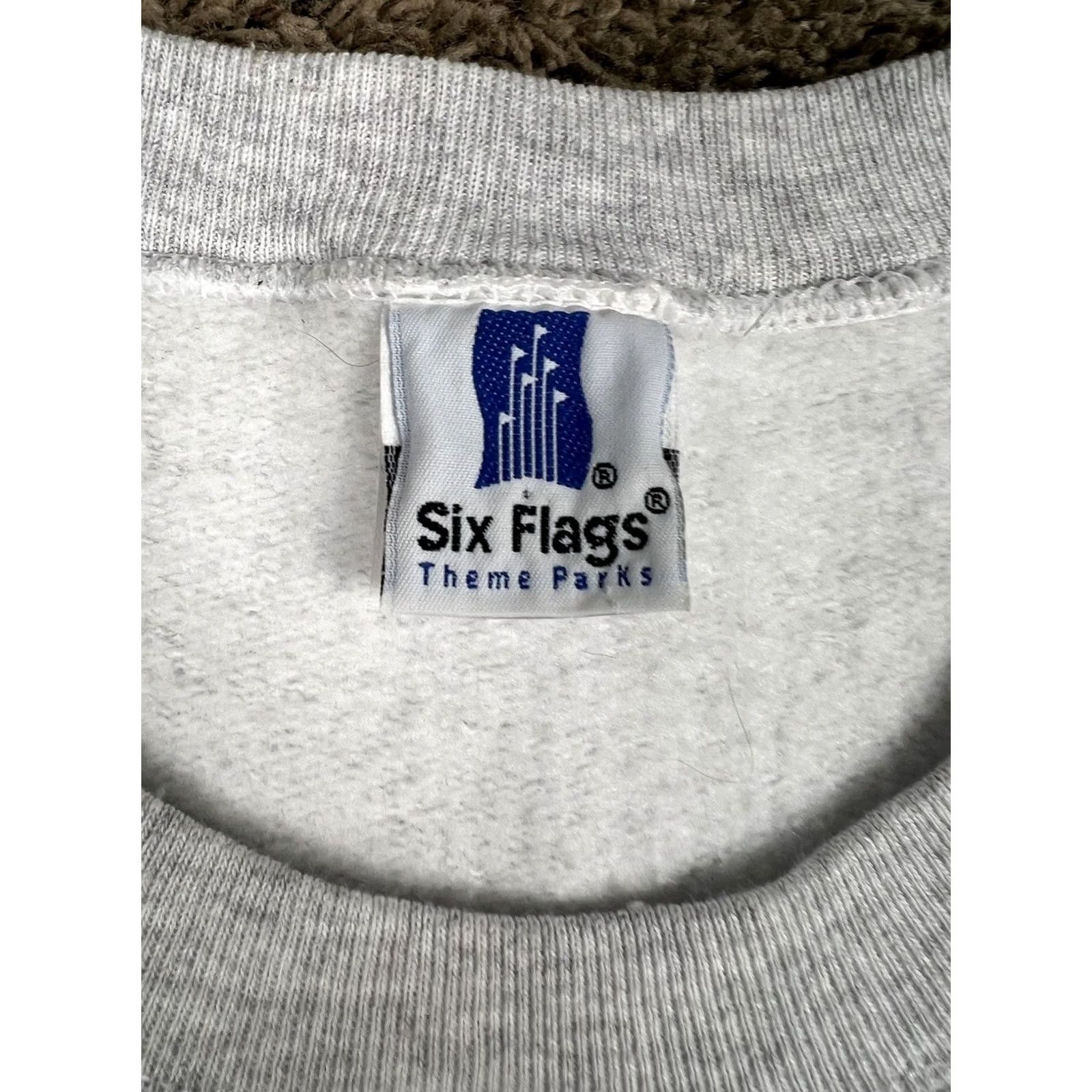 Vintage VINTAGE Six Flags Bugs Bunny 1994 Crewneck Sweatshirt 2XL Gray Graphic Print Mens Womens Unisex Adults Sweatshirt Theme: 90s, Looney Tunes Size US XXL / EU 58 / 5 - 2 Thumbnail