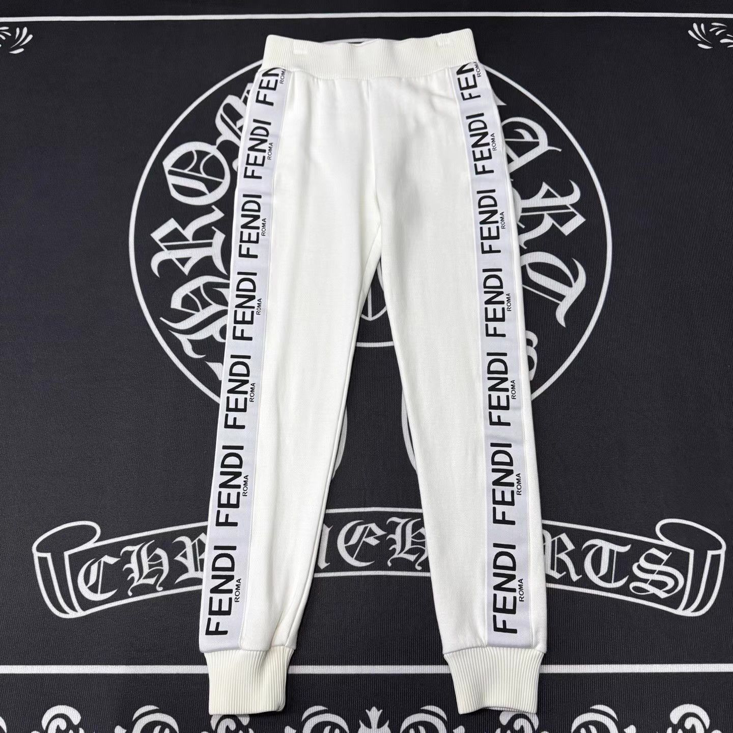 Fendi Fendi White All-Over Logo Tape Trousers Q10 Size US 34 / EU 50 - 1 Thumbnail