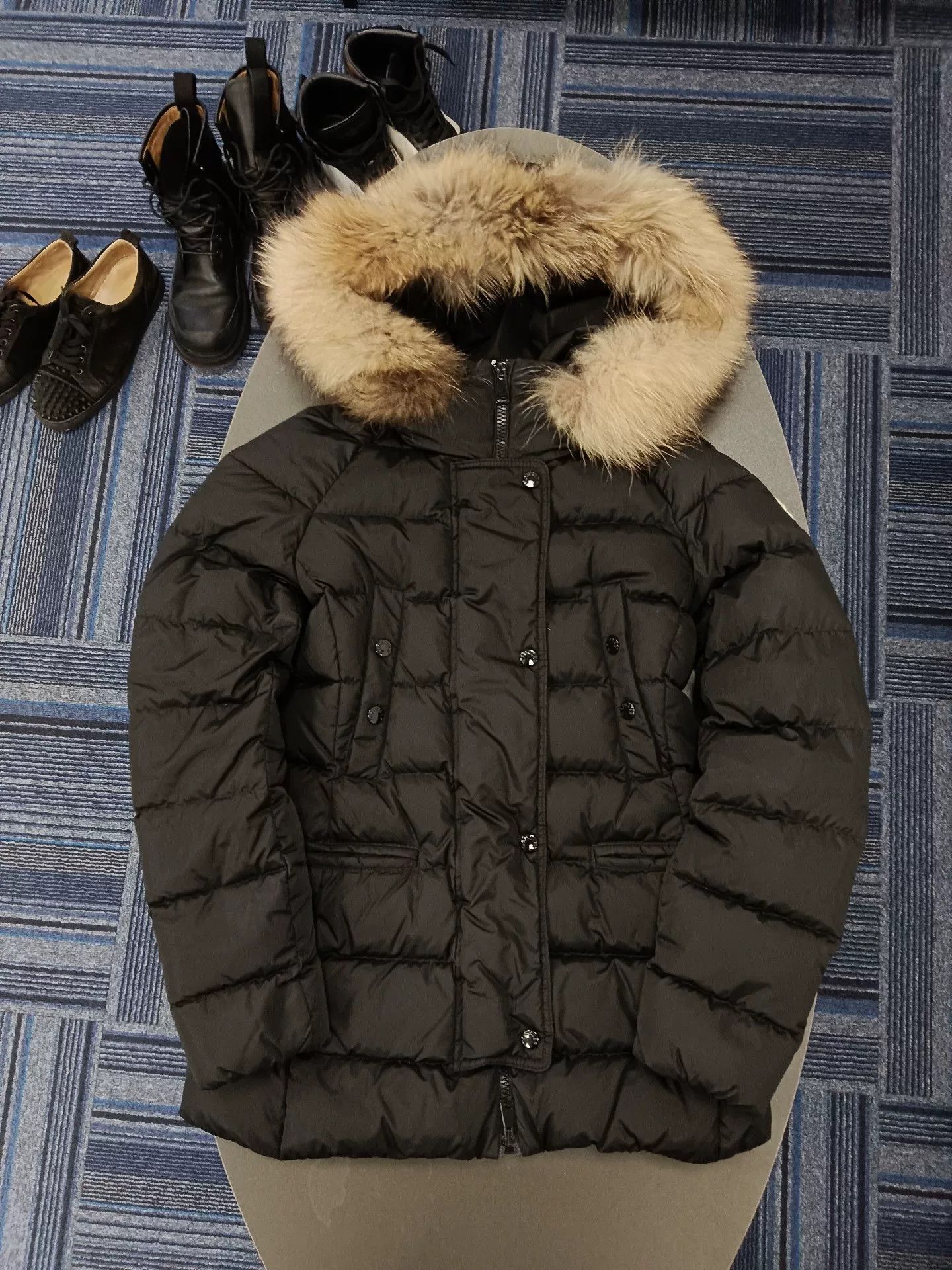 Moncler moncler classic logo down jacket with fur collar Size XS / US 0-2 / IT 36-38 - 1 Thumbnail