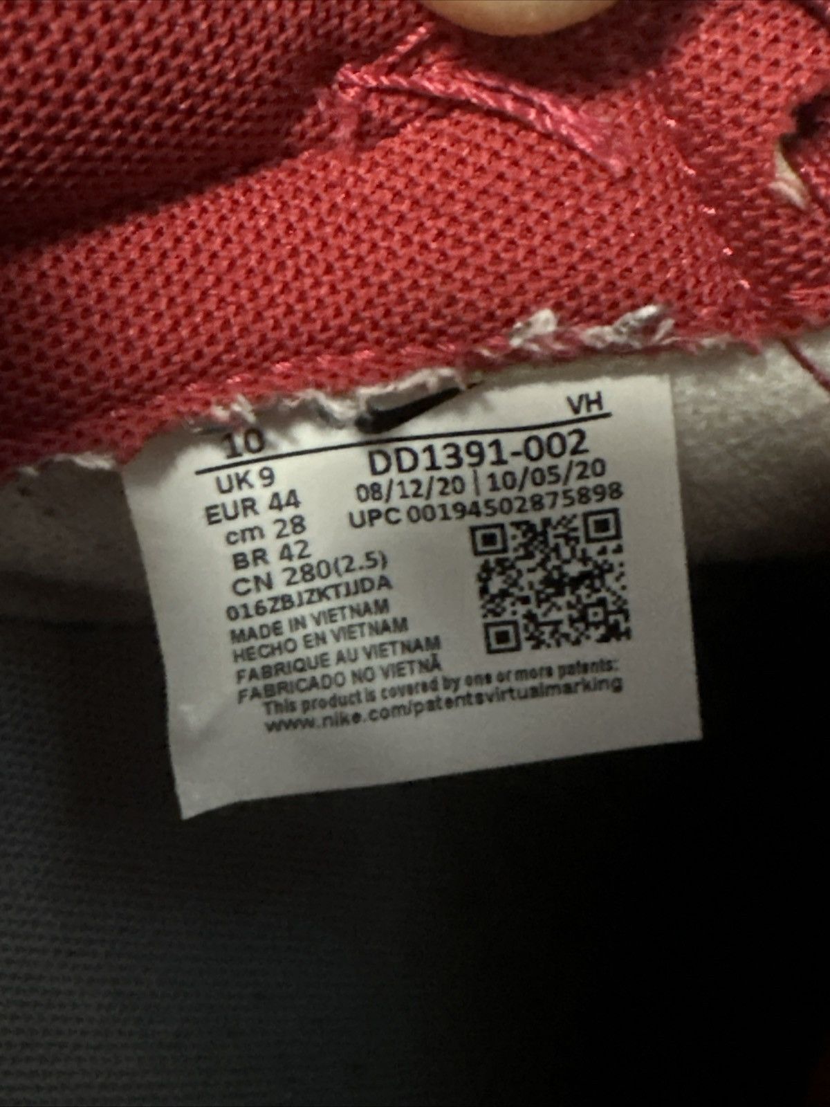 Nike Men Nike Dunk Low Retro Varsity Red Grey UNLV 10 DD1391 002 Size US 10 / EU 43 - 7 Thumbnail