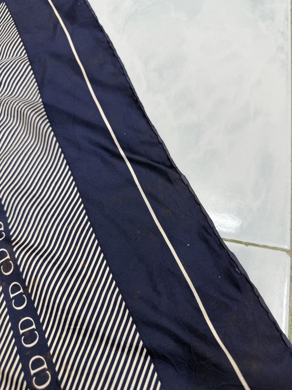 Christian Dior Monsieur 🔥🔥🔥Christian Dior silk scarf featuring a large "CD" monogram Size ONE SIZE - 7 Thumbnail