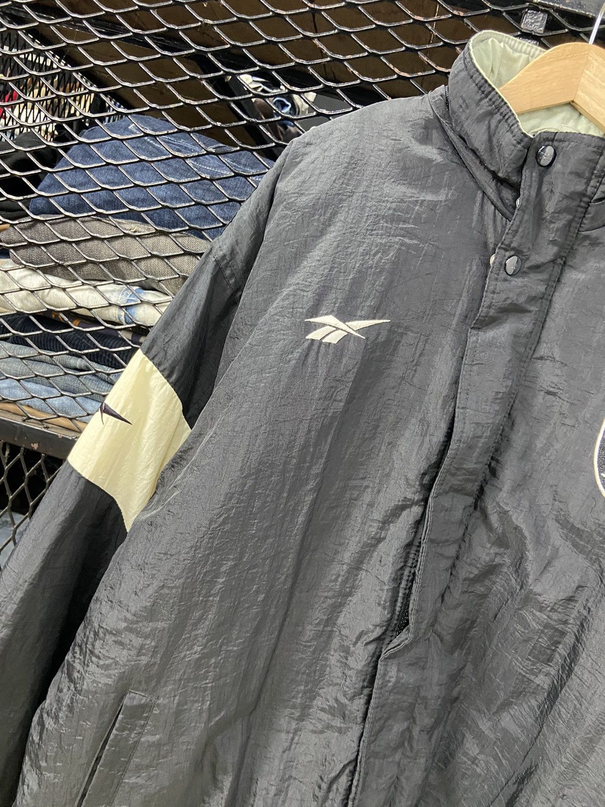 NFL ❤️‍🔥SEND OFFER❤️‍🔥 90S RAIDERS REEBOK NFL BOMBERS Size US L / EU 52-54 / 3 - 7 Thumbnail