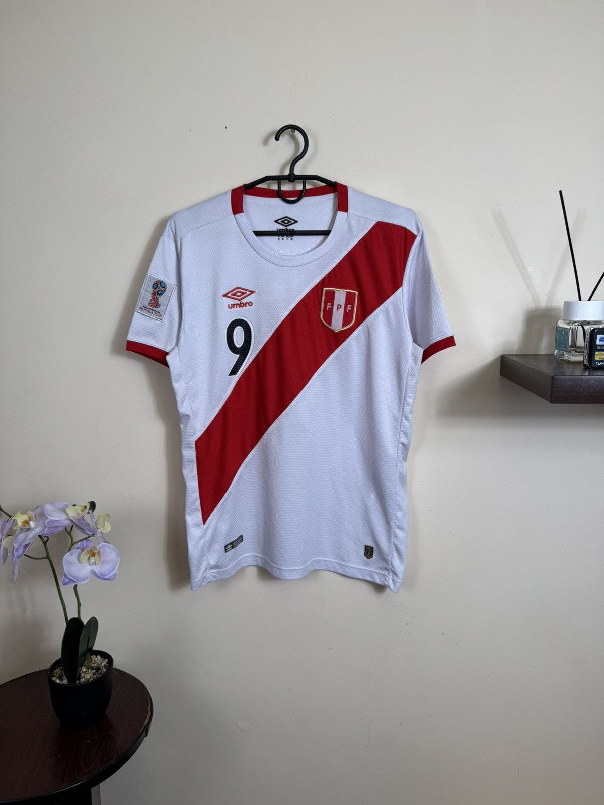 Umbro Umbro Peru FPF Jersey 2018 Guerrero #9 Football Shirt Home Size US M / EU 48-50 / 2 - 2 Thumbnail