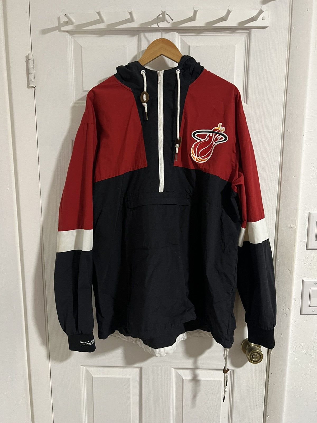 Mitchell & Ness Mitchell and ness Miami heat pullover Size US XL / EU 56 / 4 - 1 Thumbnail