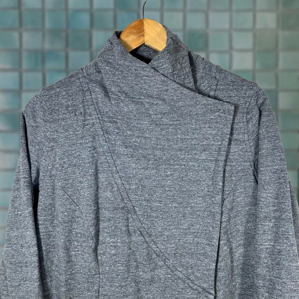 Lululemon VINTAGE Lululemon Thats a Wrap Cardigan Grey Heathered Asymmetrical Snap Long Sleeve Size 8 Womens Sweater Size M / US 6-8 / IT 42-44 - 1 Thumbnail