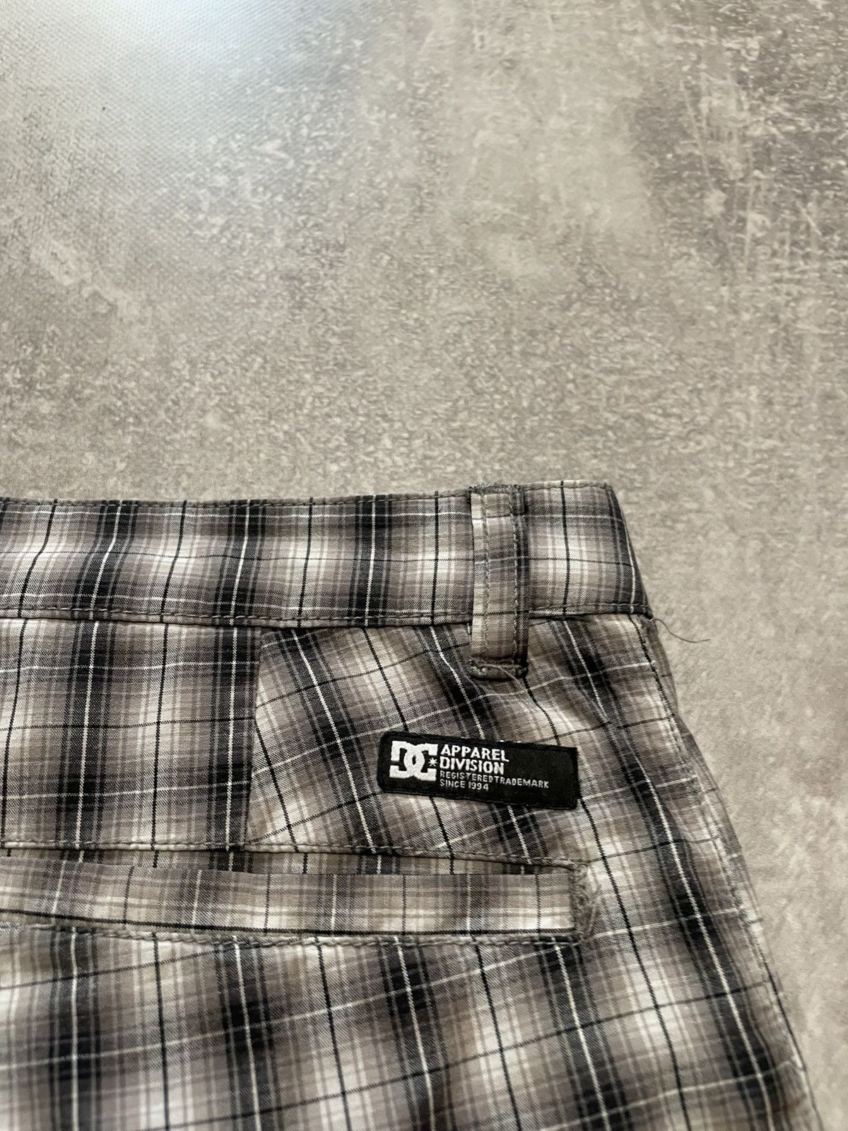 DC × Vintage Vintage DC Shoes Skateboarding Checkered Shorts Size S Size US 30 / EU 46 - 14 Thumbnail