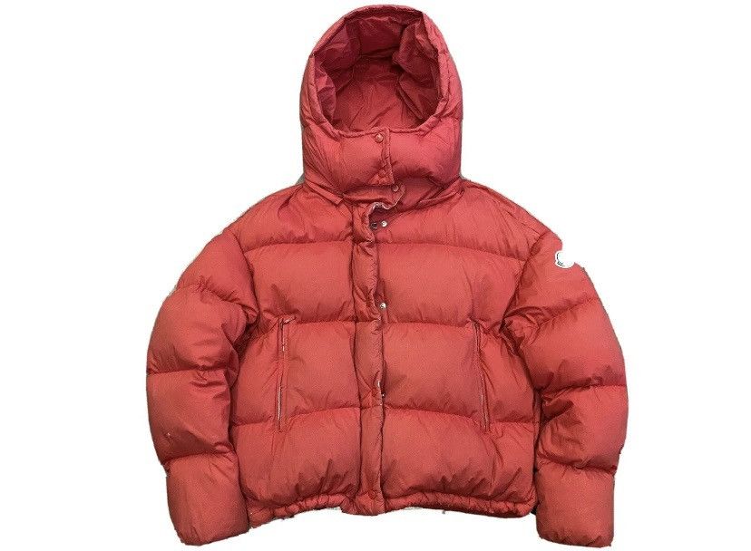 Moncler store paeonia red