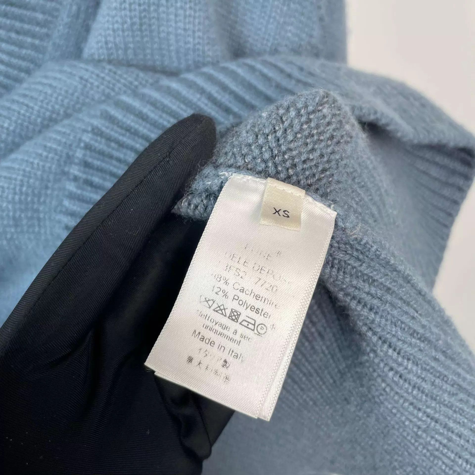Celine Celine cashmere knit V-neck sweater XS blue 95 New Size XS / US 0-2 / IT 36-38 - 3 Thumbnail