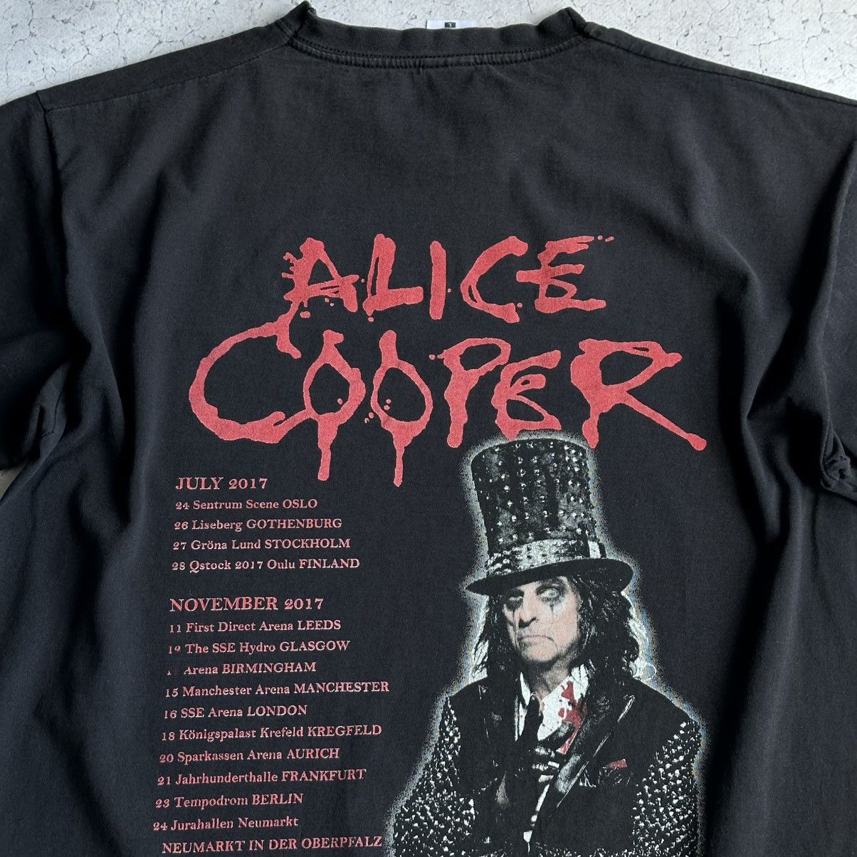 Band Tees Vintage Alice Cooper Tour 2017 Band Tee y2k Size US L / EU 52-54 / 3 - 5 Thumbnail