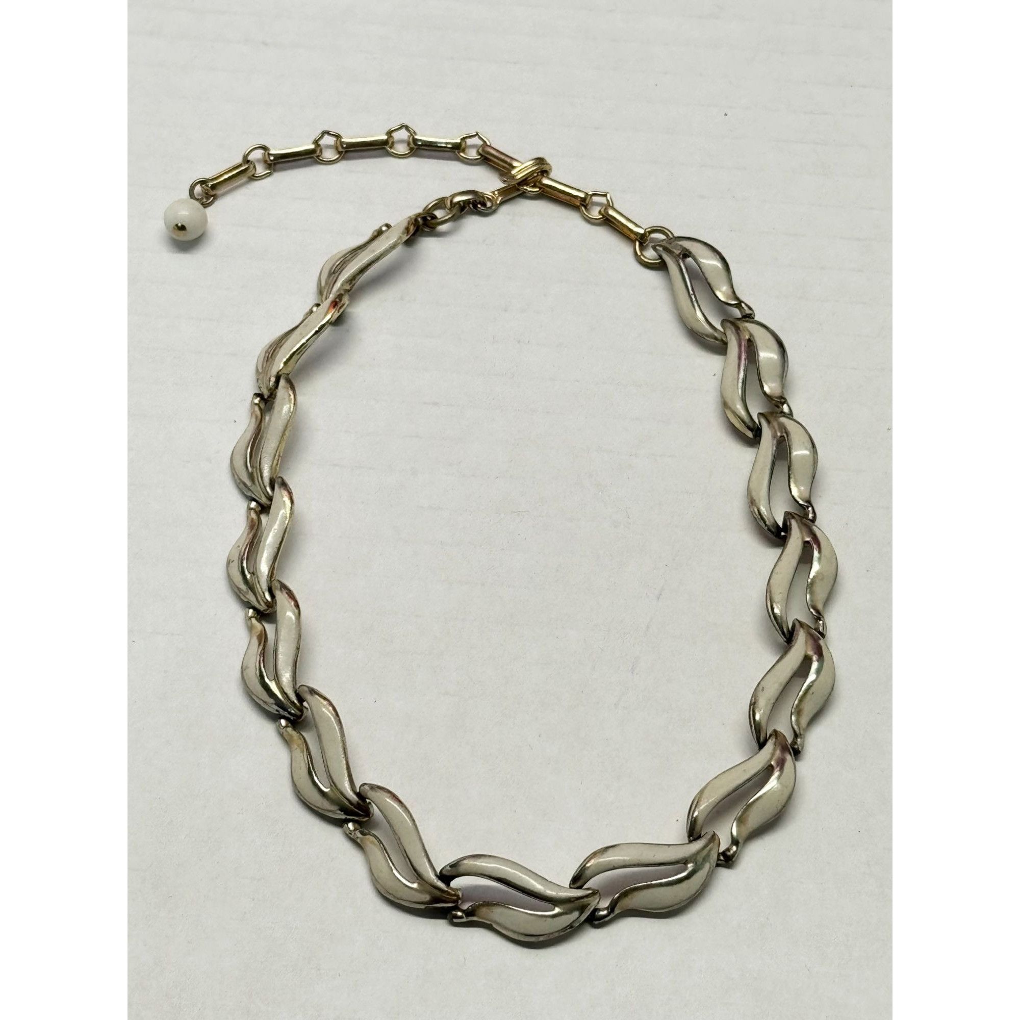 Vintage Vintage white enamel metal necklace Size ONE SIZE - 1 Thumbnail