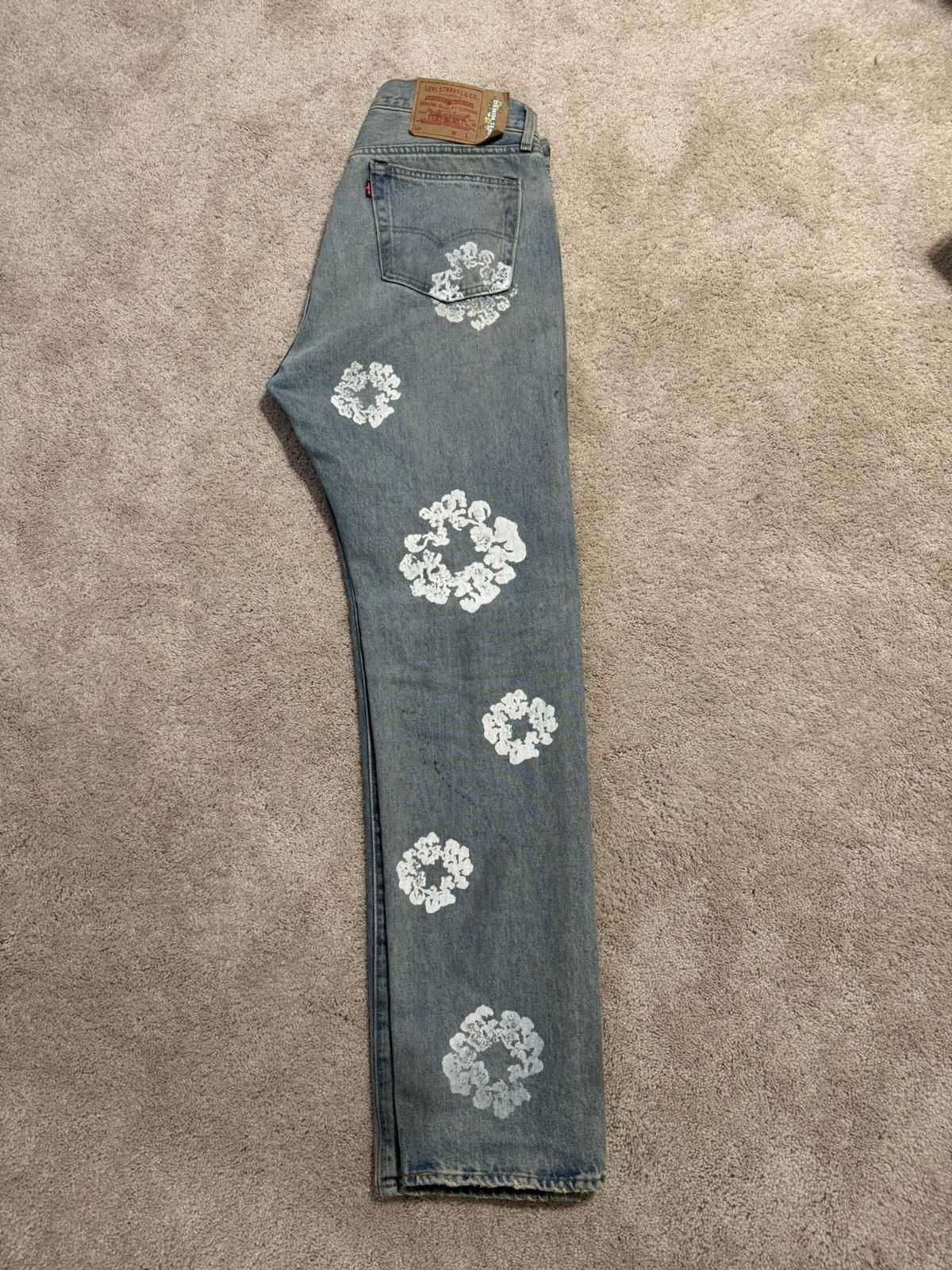 DENIM TEARS DENIM TEARS Dirty Wash Wreath 501 Light Wash Size US 36 / EU 52 - 2 Thumbnail
