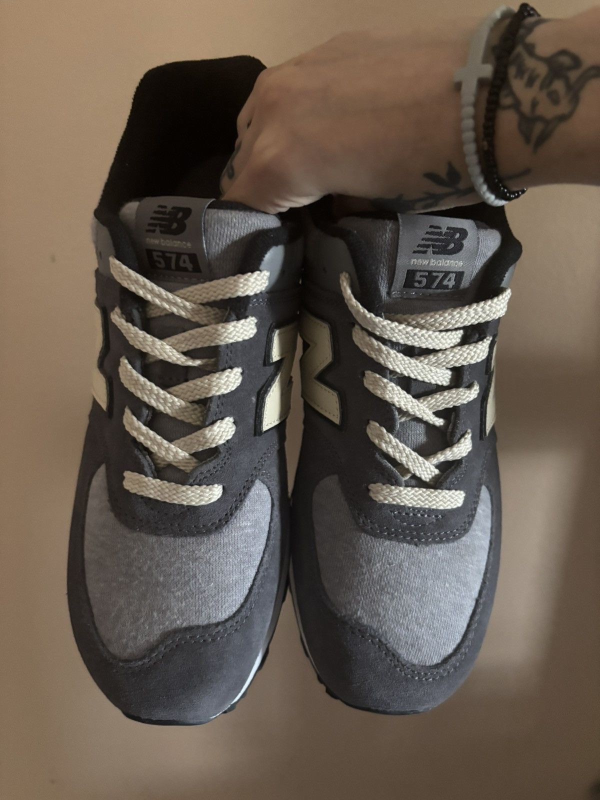 New Balance New Balance 574 Big Kid 'Grey Day 2024 - Magnet' Size US 7 / EU 40 - 3 Thumbnail