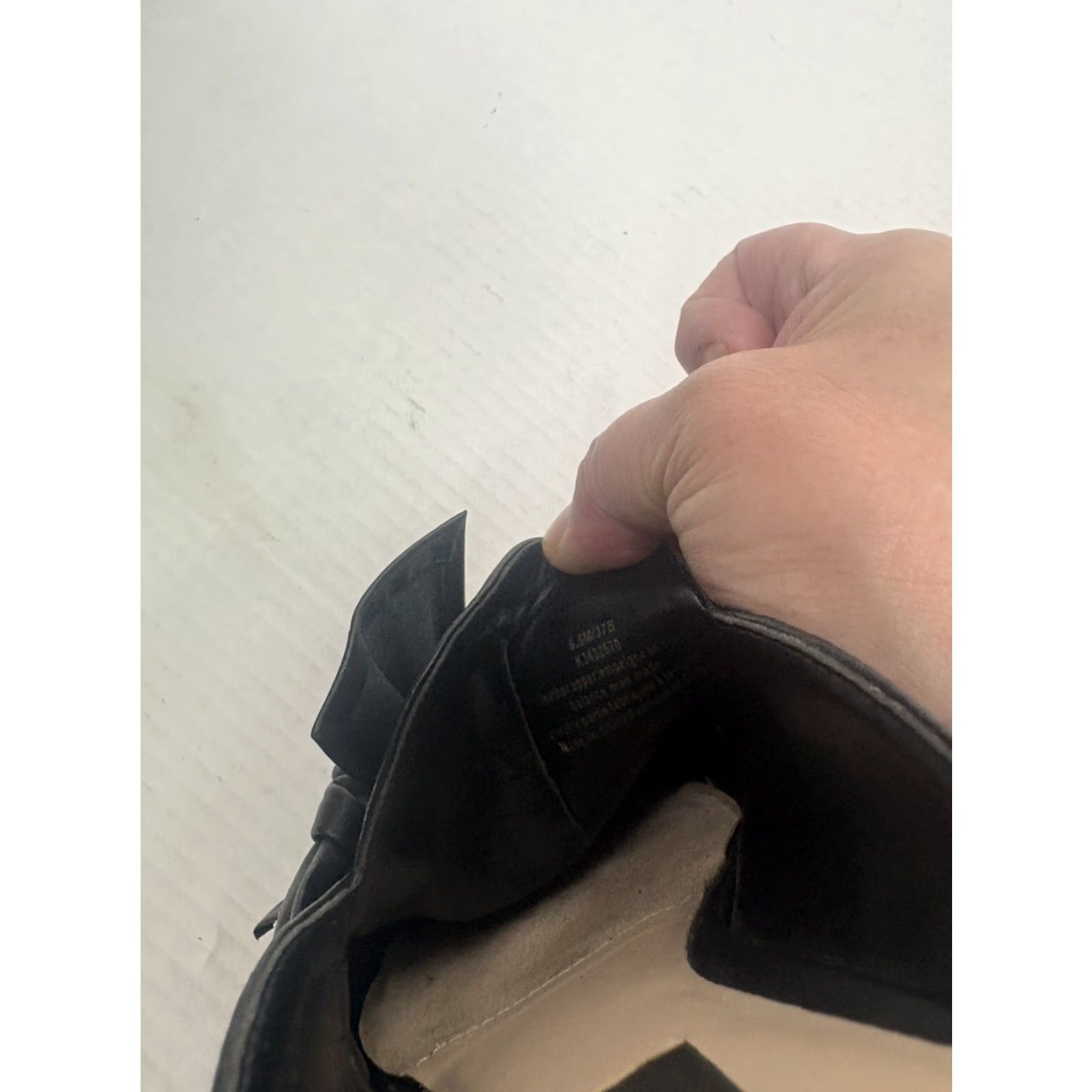 DKNY DKNY Women’s Black Leather Pointed Toe Bow Kitten Heel Slides 6.5M, 1in Low Heel, Casual Business Party Shoes Size US 6.5 / IT 36.5 - 5 Thumbnail