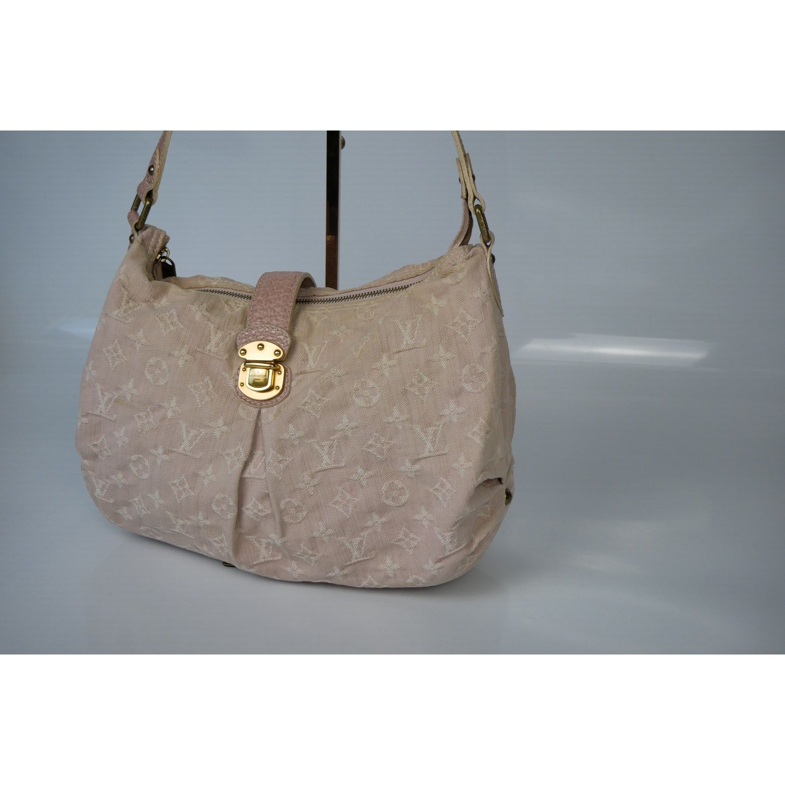 Louis Vuitton Louis Vuitton Rose Denim Monogram Bag Size ONE SIZE - 3 Thumbnail