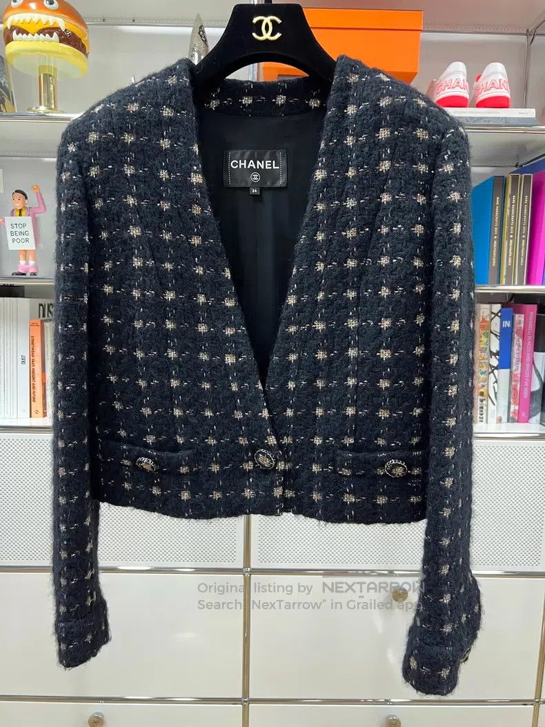Chanel Chanel Snow series catwalk style deep v-neck tweed jacket Size XXS / US 00 / IT 34 - 1 Thumbnail