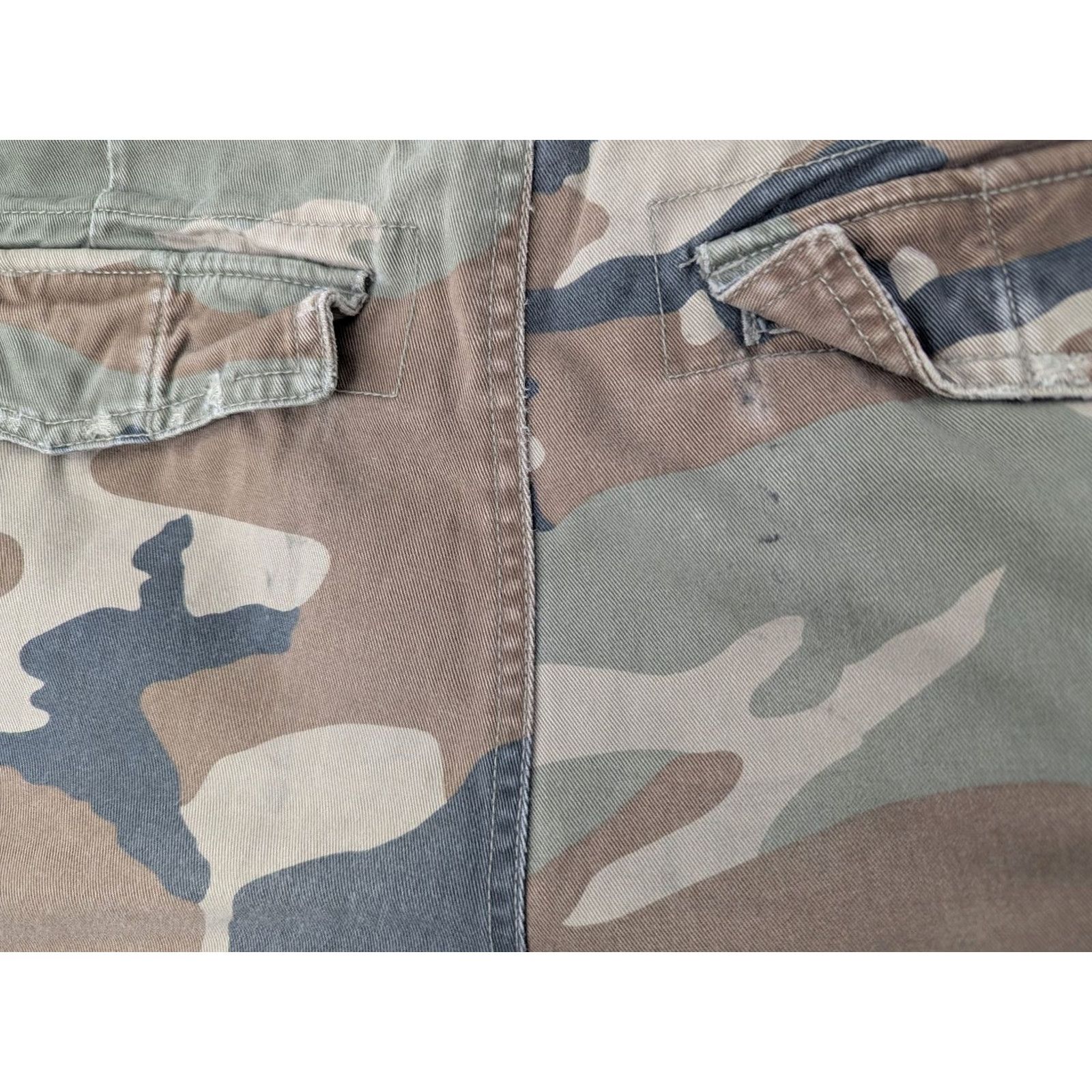 American Eagle Outfitters VINTAGE American Eagle Cargo Shorts Mens 29 Camo Military Drawstring Y2K Distressed Camouflage Pocketed 90s Army Grunge Preppy Casual Mens Size US 29 - 4 Thumbnail