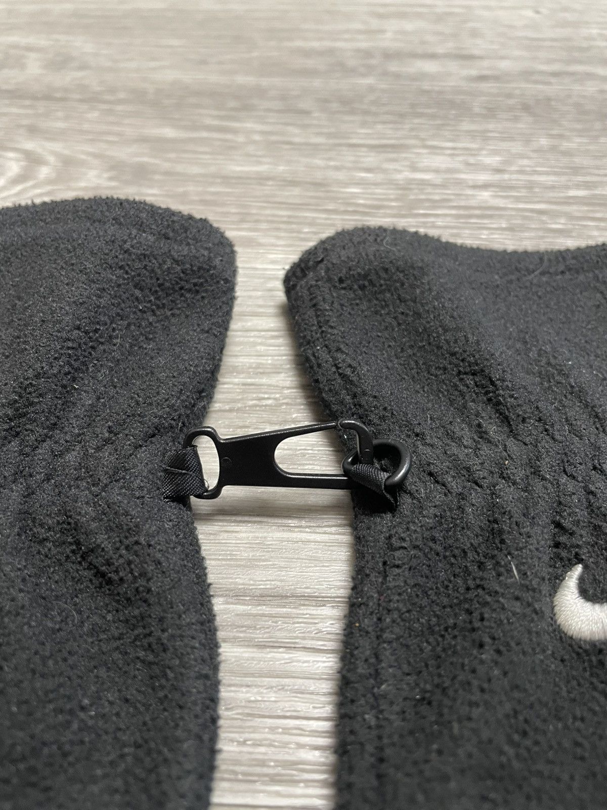 Nike Vintage Nike Black Fleece Swoosh Logo Gloves Y2K Size ONE SIZE - 6 Thumbnail