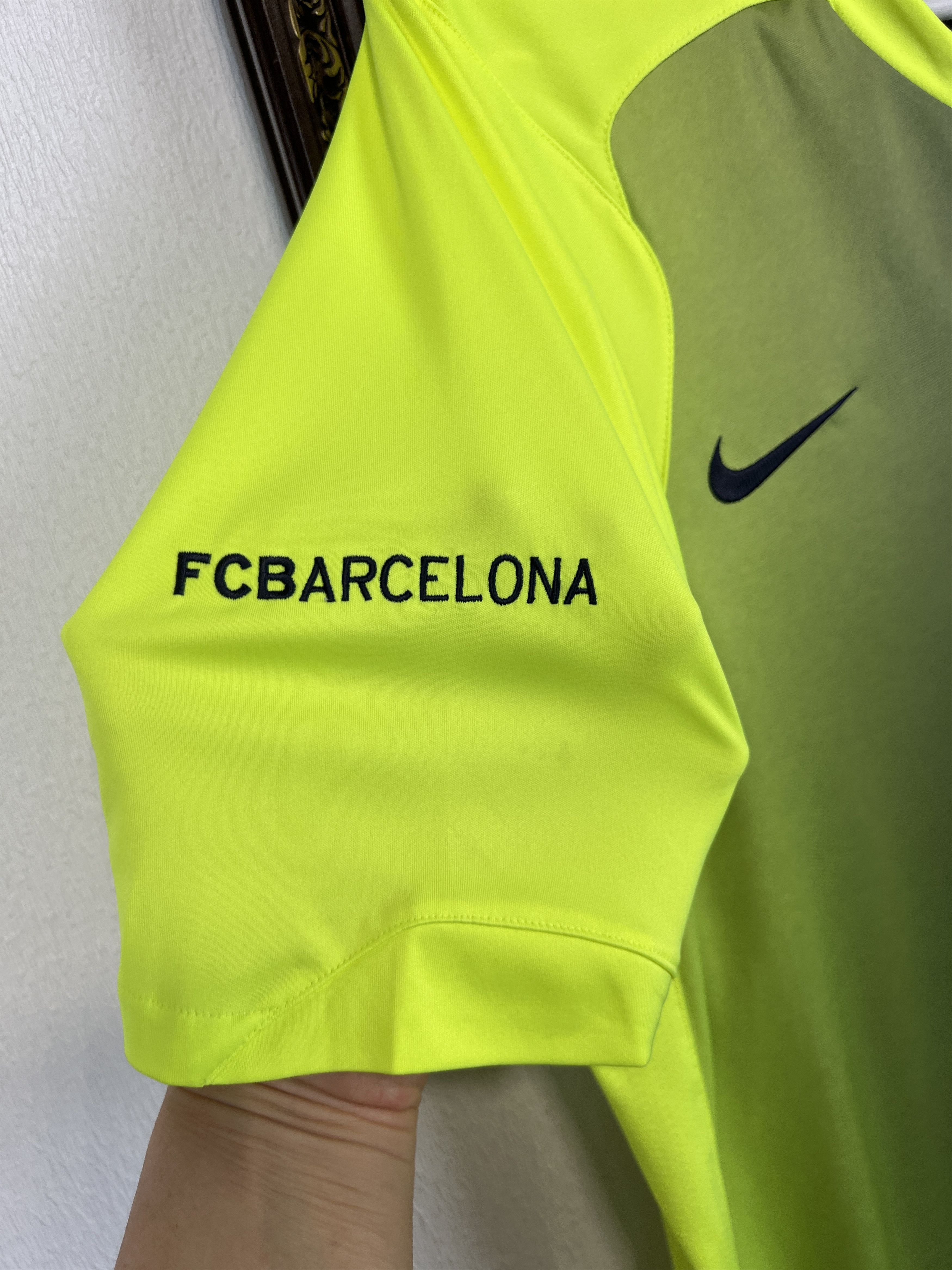 Nike FC Barcelona Football Train Shirt Soccer Jersey Trikot Size US S / EU 44-46 / 1 - 4 Thumbnail