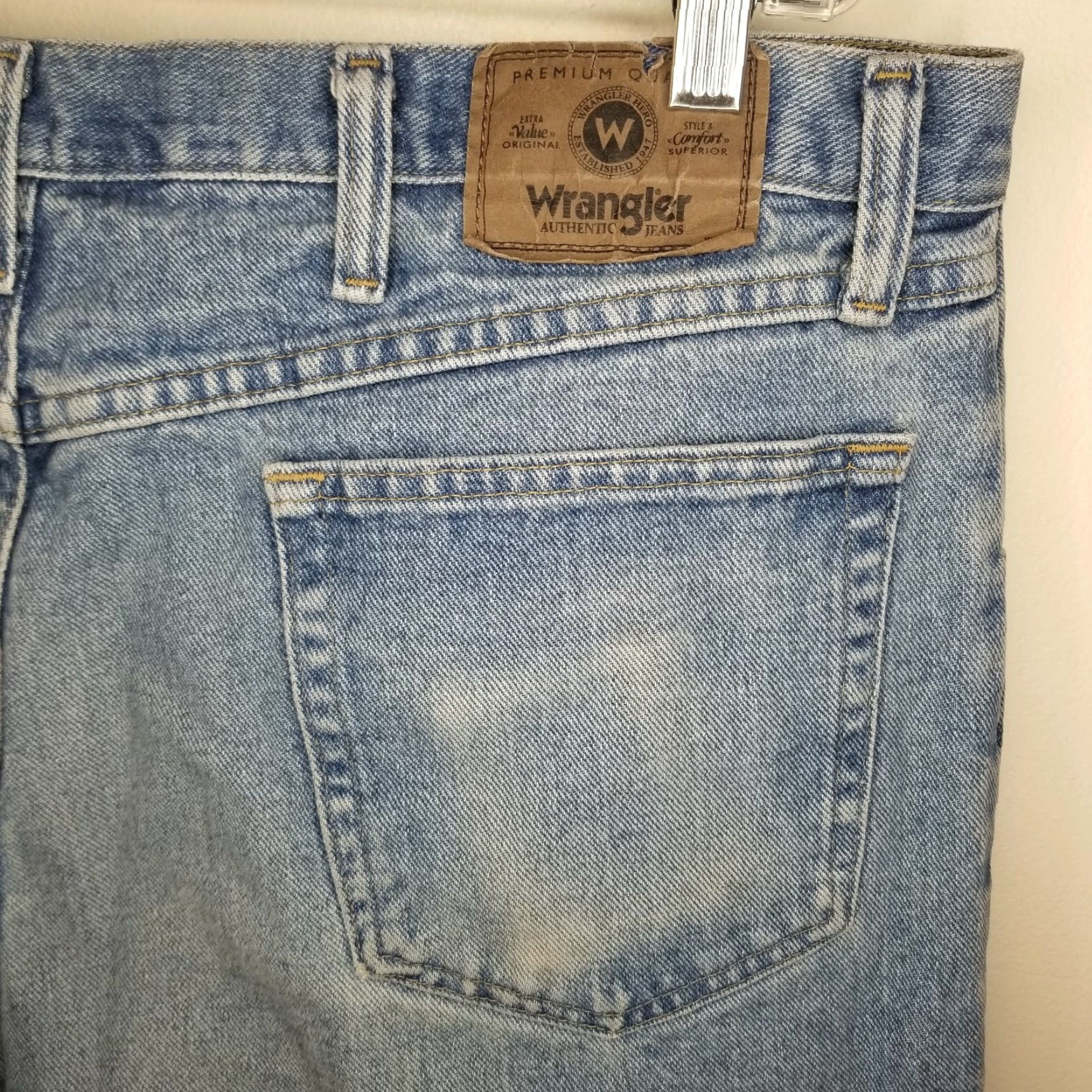 Wrangler Wrangler Jeans Men Relaxed Fit Blue 38x30 Regular Inseam 30 Straight Denim Vintage? (But can't add vintage if not in data) Size US 38 / EU 54 - 7 Thumbnail