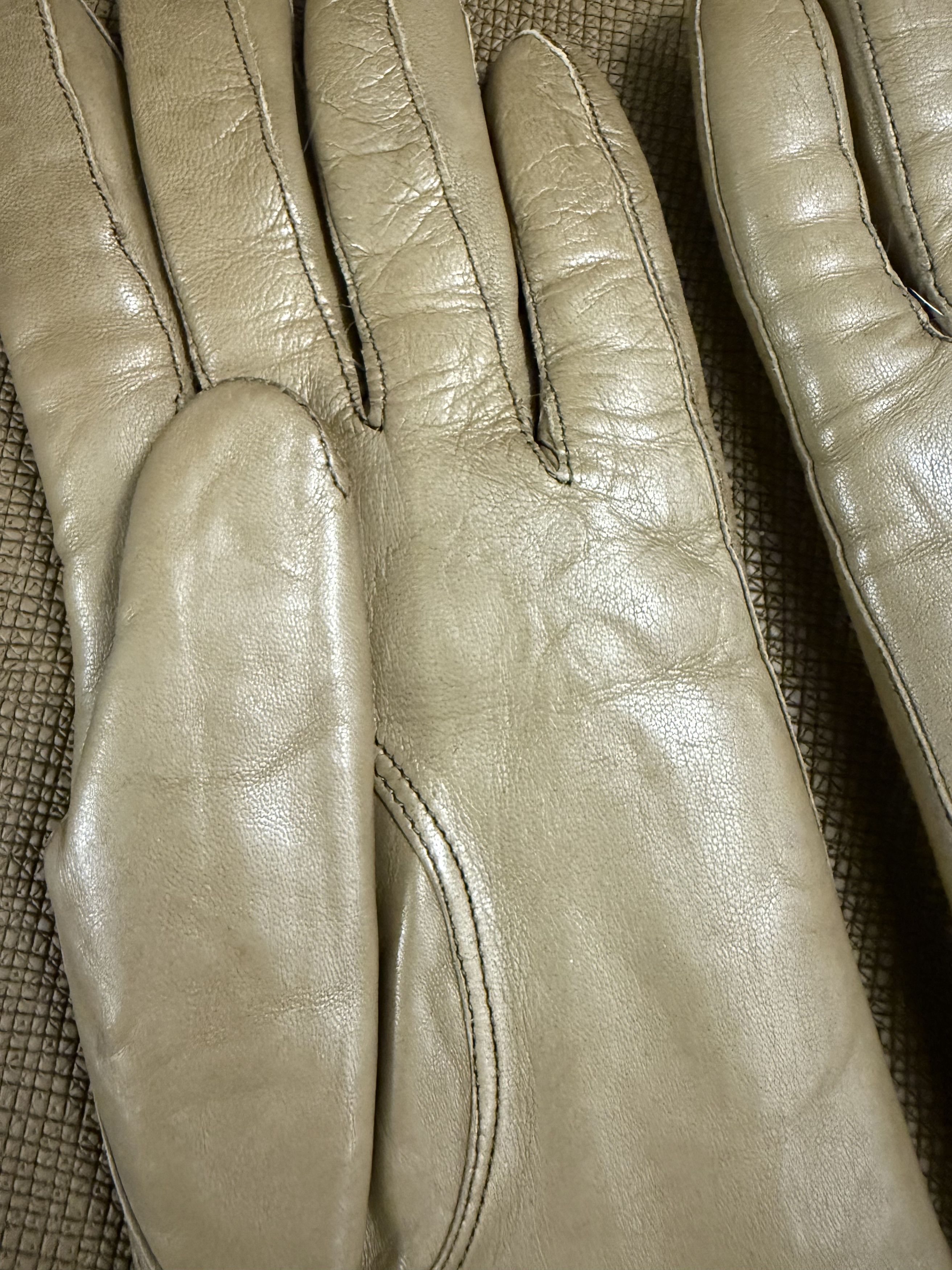 Paul Harnden Shoemakers PAUL HARNDEN SHOEMAKERS GLOVES IN SIZE 7 Size ONE SIZE - 4 Thumbnail