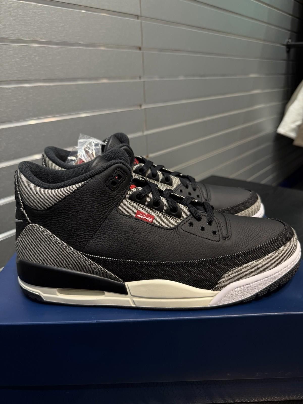 Jordan Brand Nike Air Jordan 3 Retro Levi’s Black IR0914-400 Men’s (13) Size US 13 / EU 46 - 1 Thumbnail
