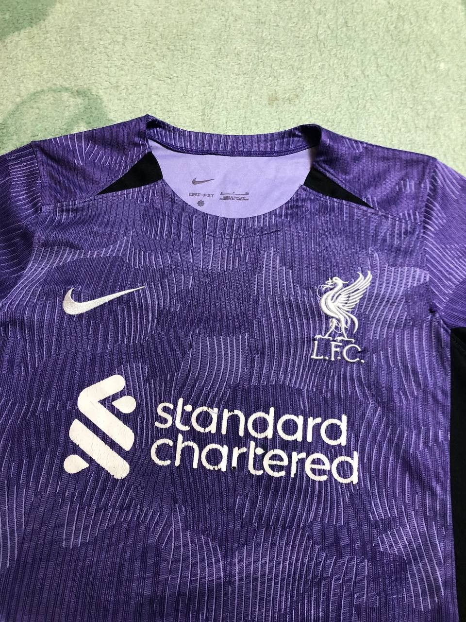 Nike LIVERPOOL AWAY FOOTBALL SHIRT SOCCER JERSEY NIKE Size US S / EU 44-46 / 1 - 4 Thumbnail