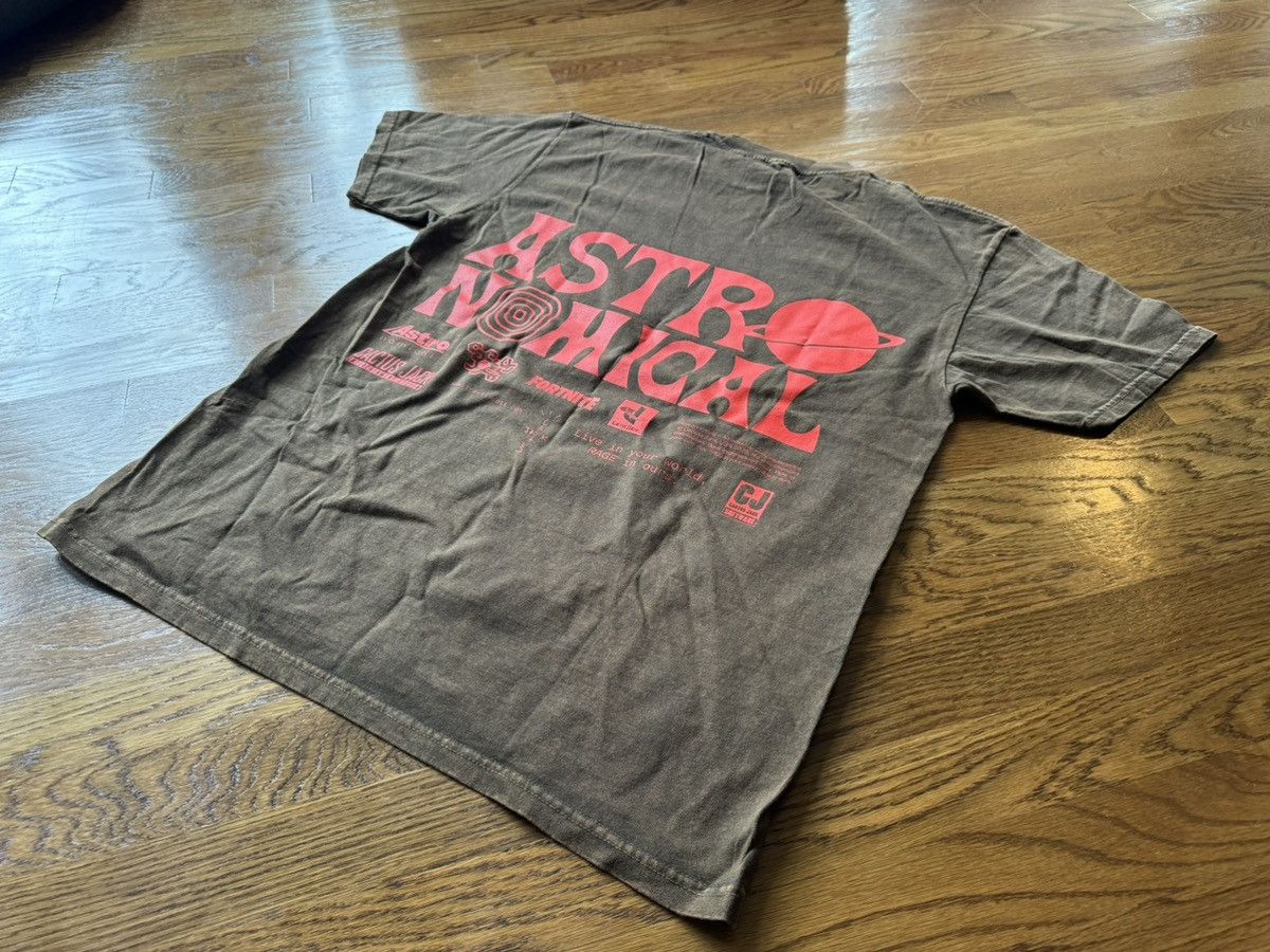 Travis Scott Cactus Jack Fortnite Bleached Brown World Event T-Shirt Size US S / EU 44-46 / 1 - 3 Thumbnail