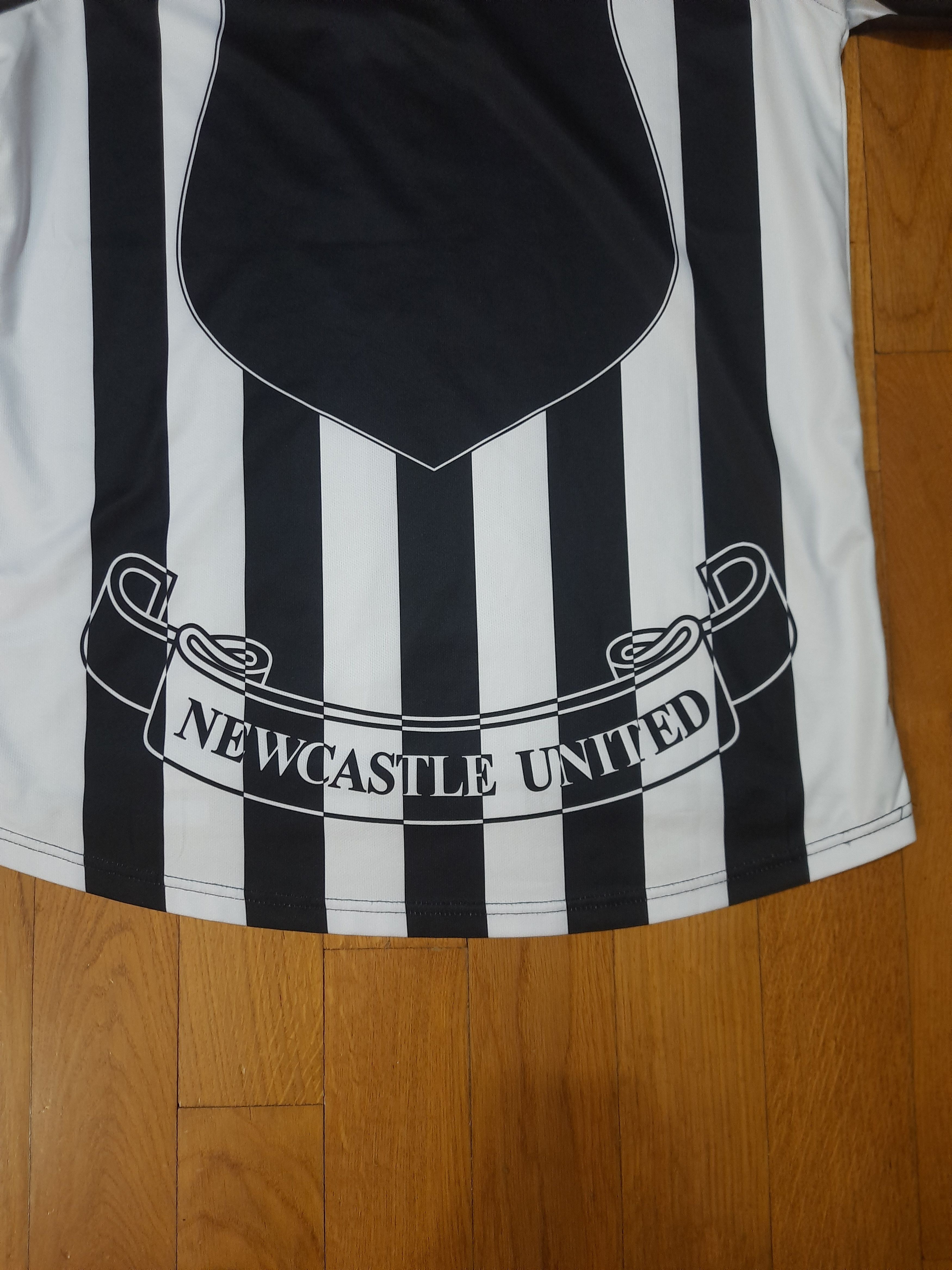Other Newcastle Retro Vintage Y2k Soccer jersey Shirt Size US L / EU 52-54 / 3 - 4 Thumbnail
