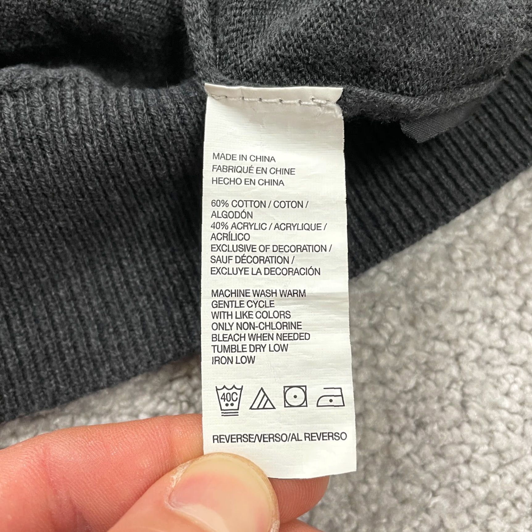 Izod IZOD Sweater Pullover Men XL Dark Gray V-Neck Knit Cotton Acrylic Casual Workwear Knitwear - Solid Knit - IZOD Mens XL Gray V-Neck Pullover Sweater Size US XL / EU 56 / 4 - 7 Thumbnail