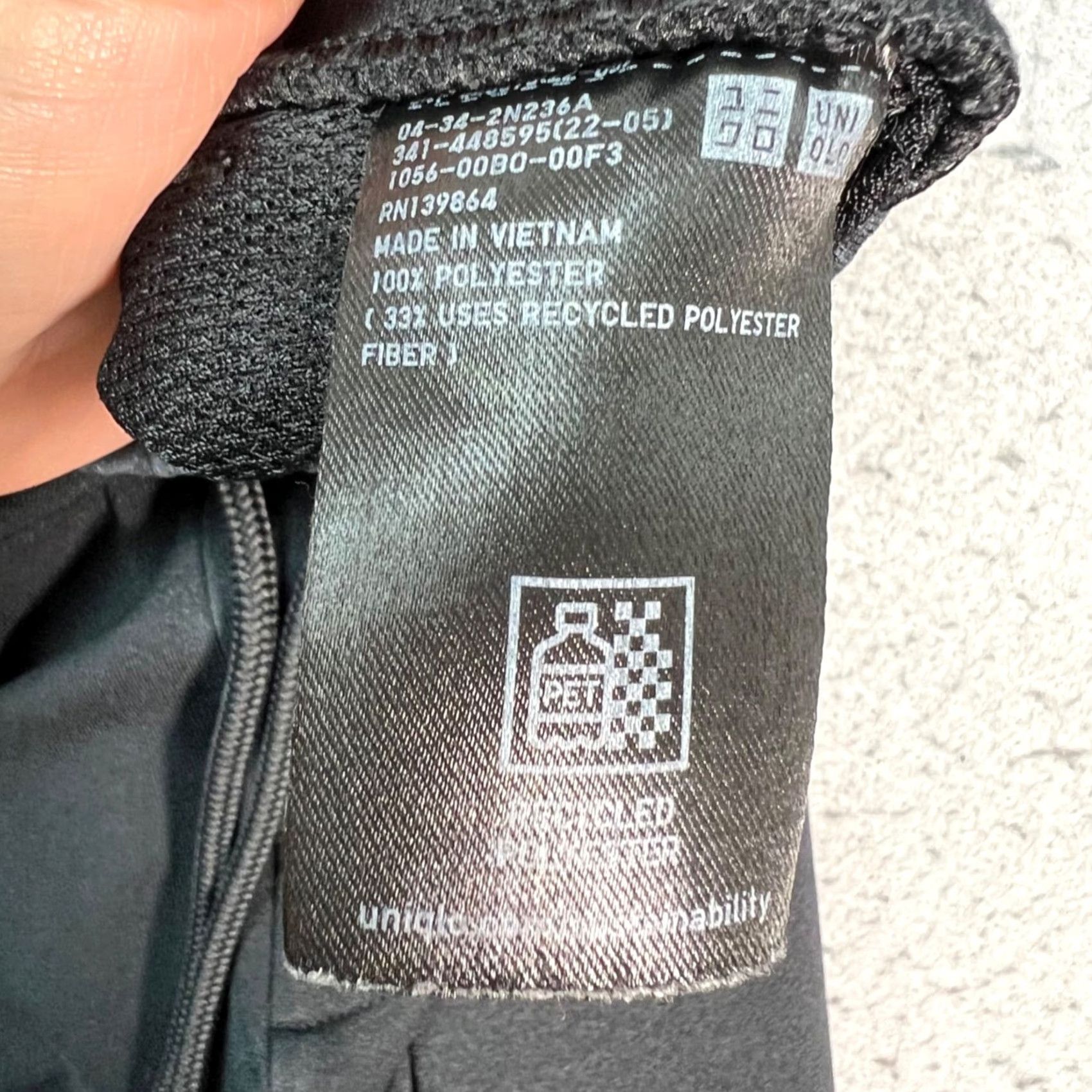 Uniqlo Uniqlo Mens Small Black Ultra Stretch Jogger Pants Drawstring Slim Tapered Pockets Solid 28in Inseam Regular Fit Casual Shoes? Size US 29 - 4 Thumbnail
