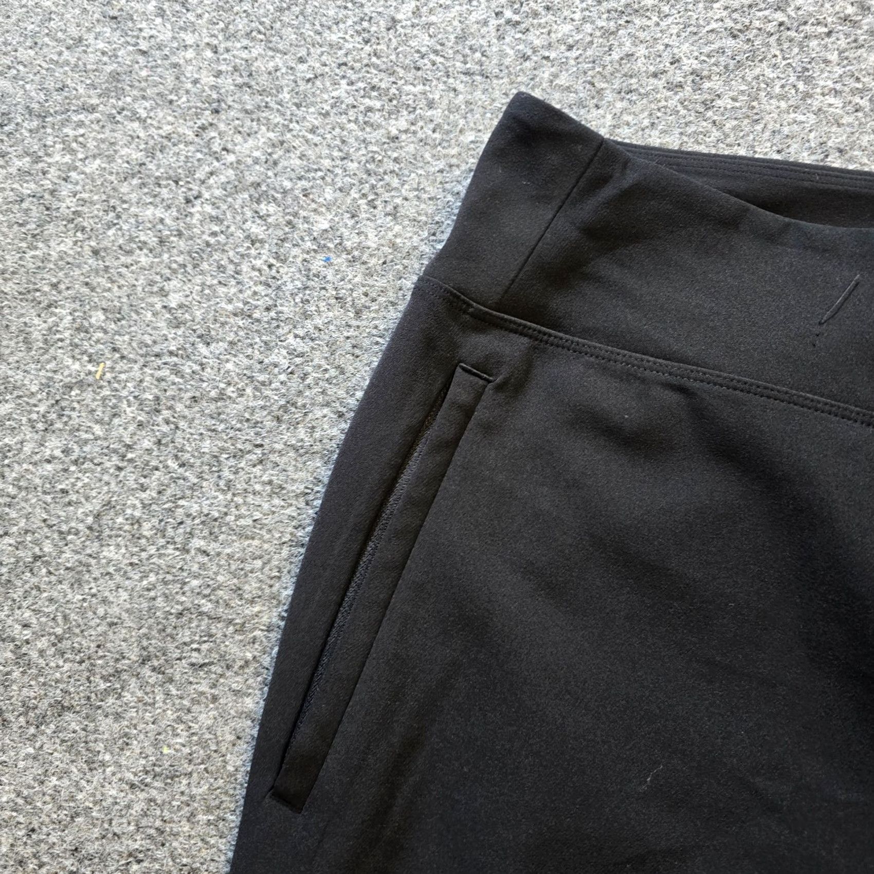 Athleta Athleta Pants Womens 22 Black Skinny Taper Pockets Lightweight Performance Casual Size 40" / US 18 - 3 Thumbnail