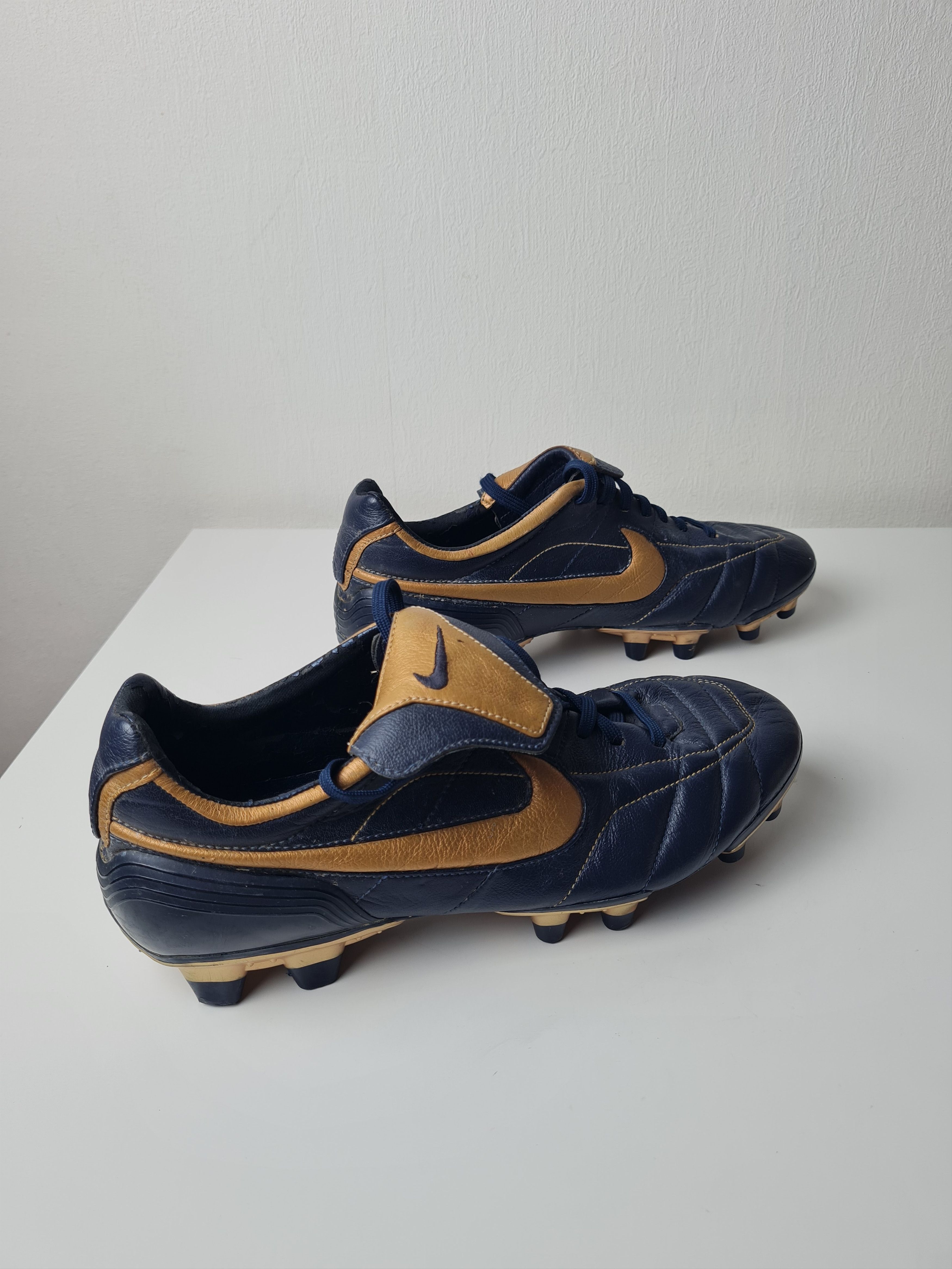 Nike Football Cleats NIKE TIEMPO R10 RONALDINHO Total90 SOCCER Size US 8 / EU 41 - 19 Thumbnail