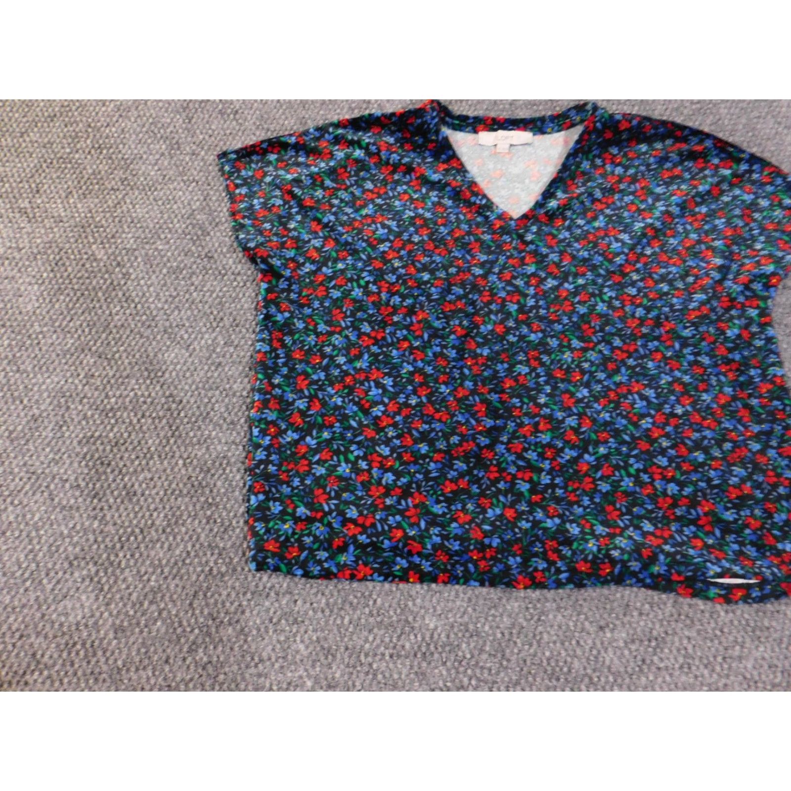 Loft VINTAGE? No. LOFT Blouse Shirt Womens XS Black Floral V-Neck Short Sleeve Curved Hem Jersey Lightweight Stretch Size XS / US 0-2 / IT 36-38 - 3 Thumbnail