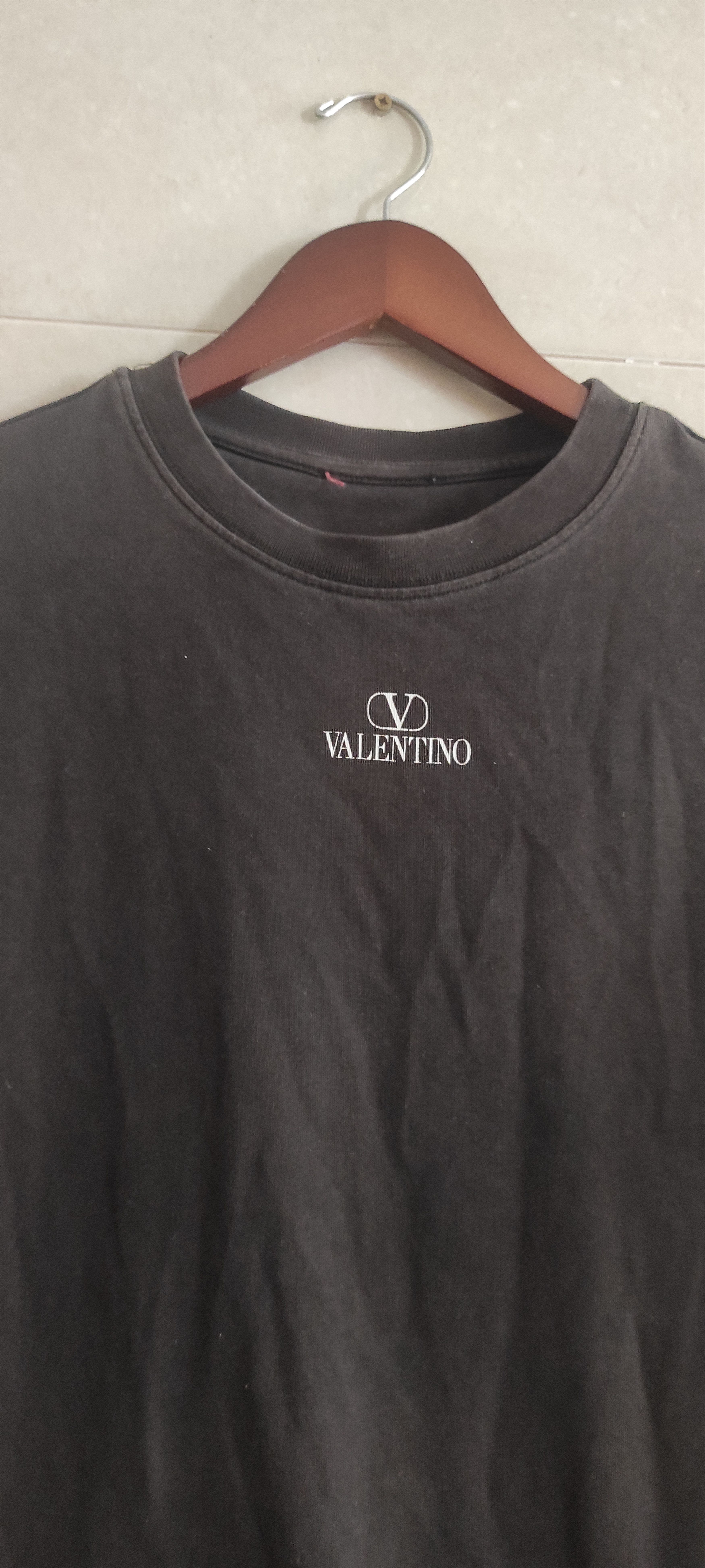 Valentino × Vintage Valentino Crew Neck T-Shirt with Printed Logo Made Italy Size US L / EU 52-54 / 3 - 5 Thumbnail