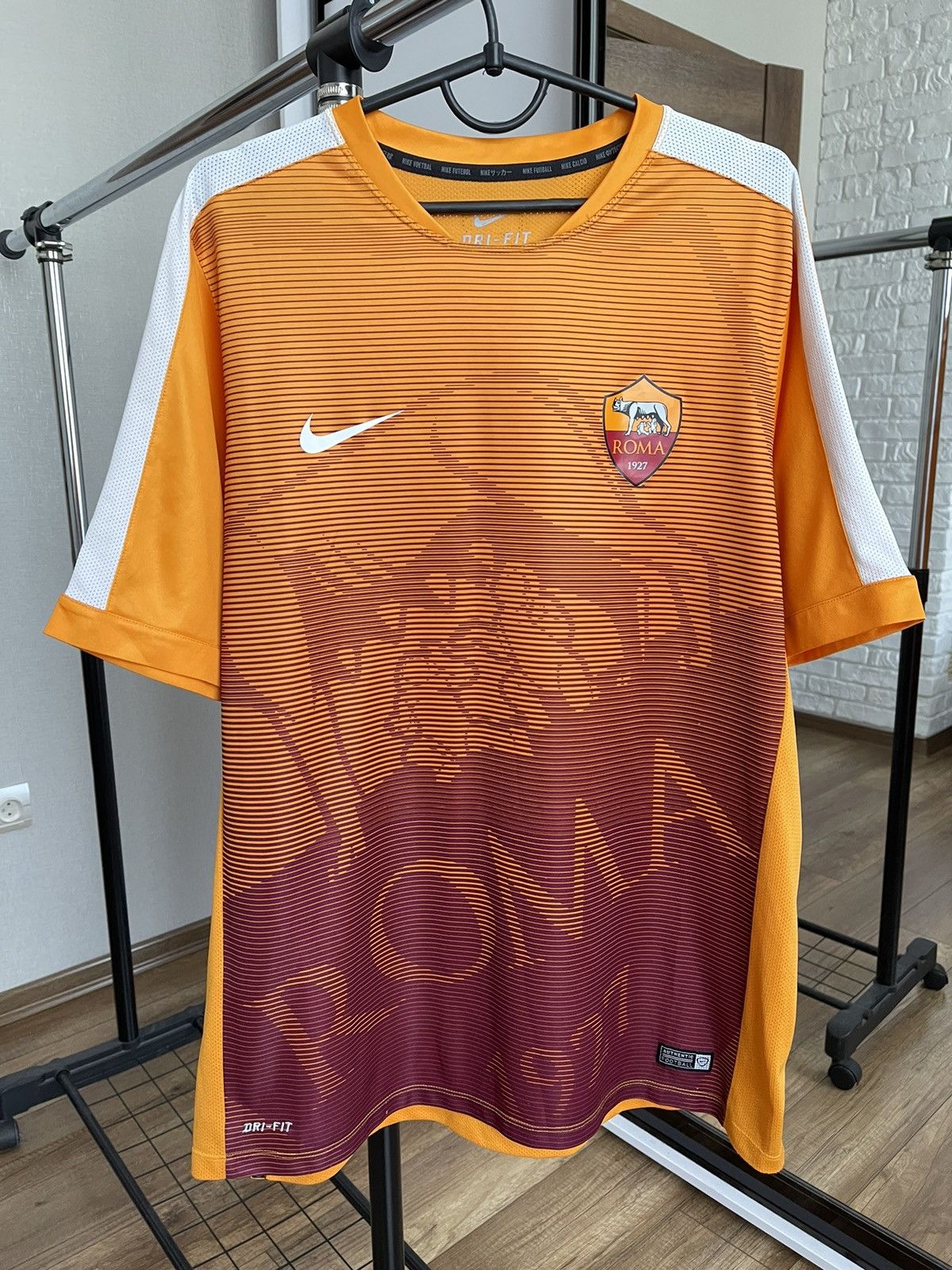 Nike 2018/2019 Nike AS Roma Soccer Jersey Pre Match T-Shirt Tee Size US XL / EU 56 / 4 - 1 Thumbnail