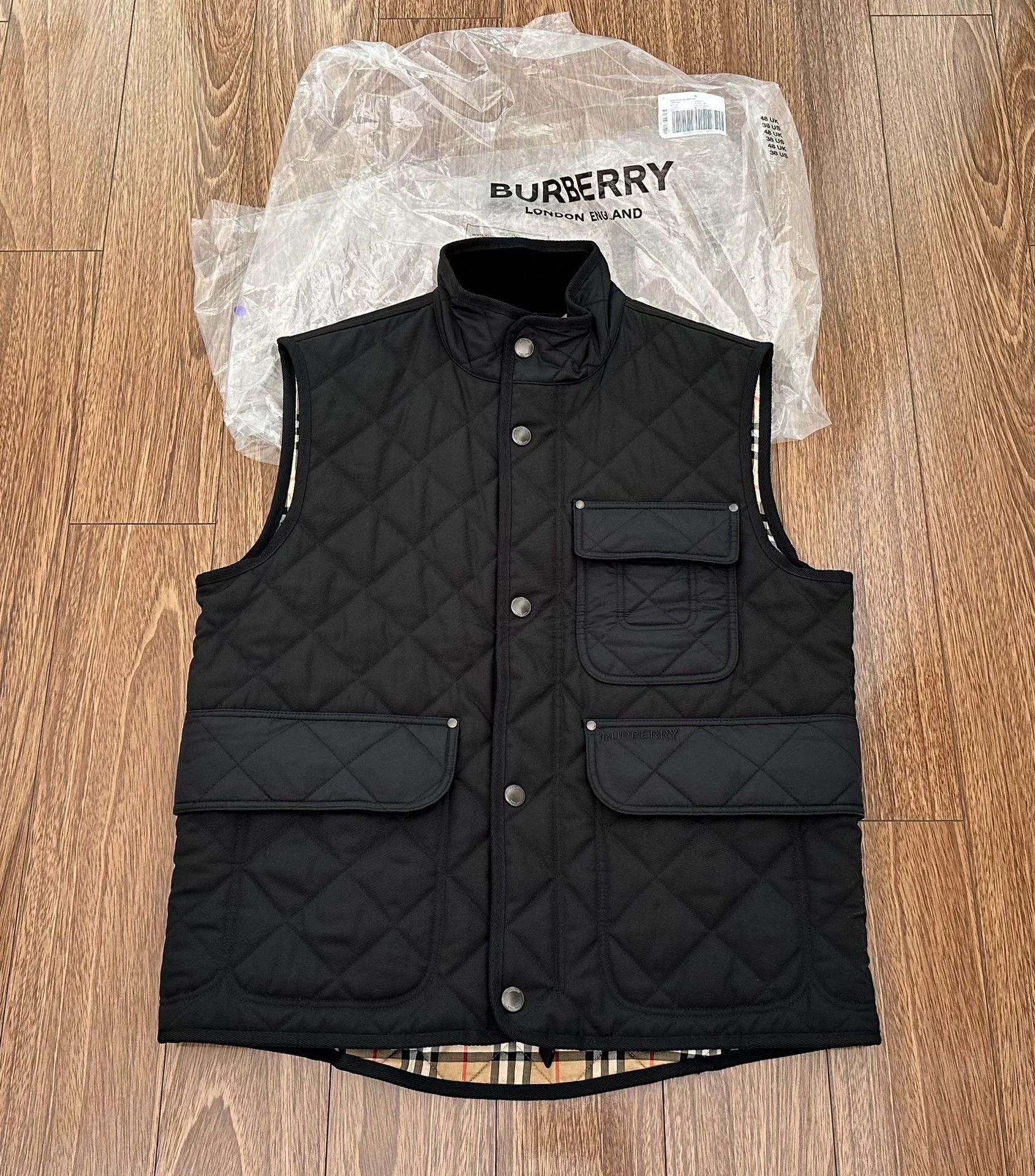 Burberry Burberry Check Black Down Vest Size 48 Size US M / EU 48-50 / 2 - 1 Thumbnail