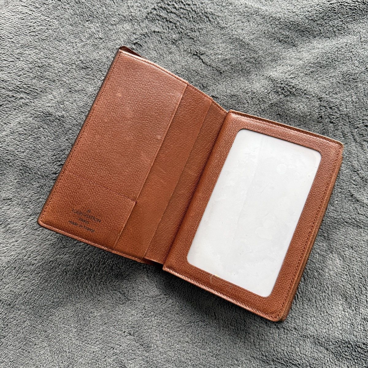 Louis Vuitton Louis Vuitton Monogram Passport/Documents Wallet Size ONE SIZE - 4 Thumbnail