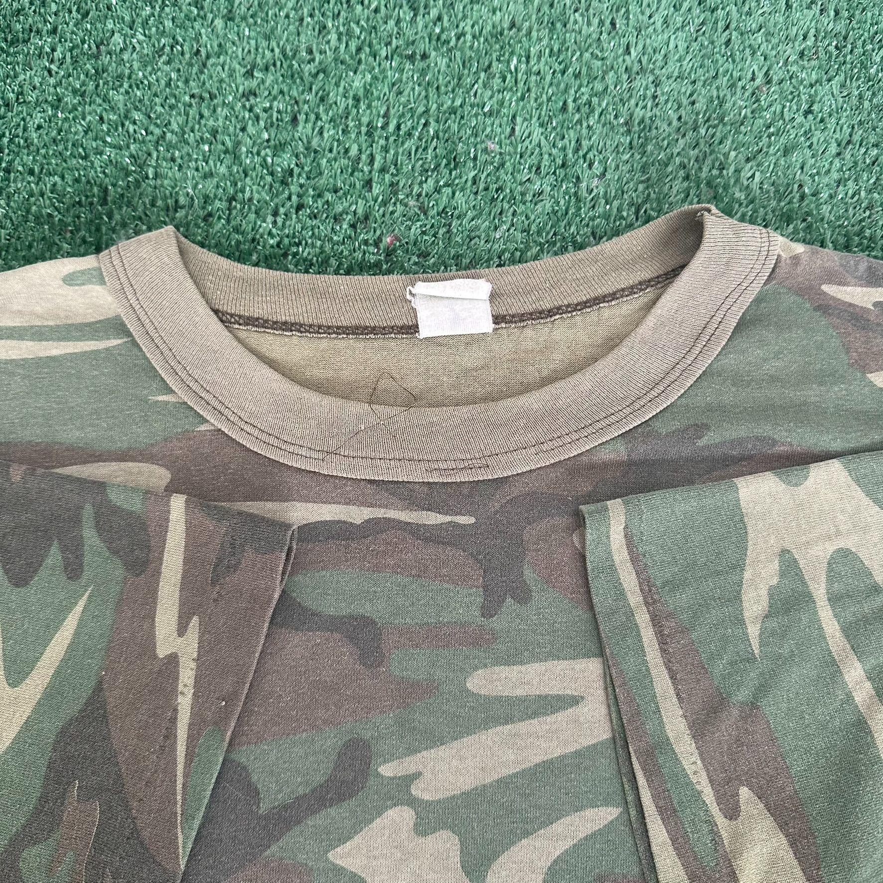Vintage Vintage 90s Woodland Forest Camo T-Shirt Army Military Tee Size US L / EU 52-54 / 3 - 3 Thumbnail