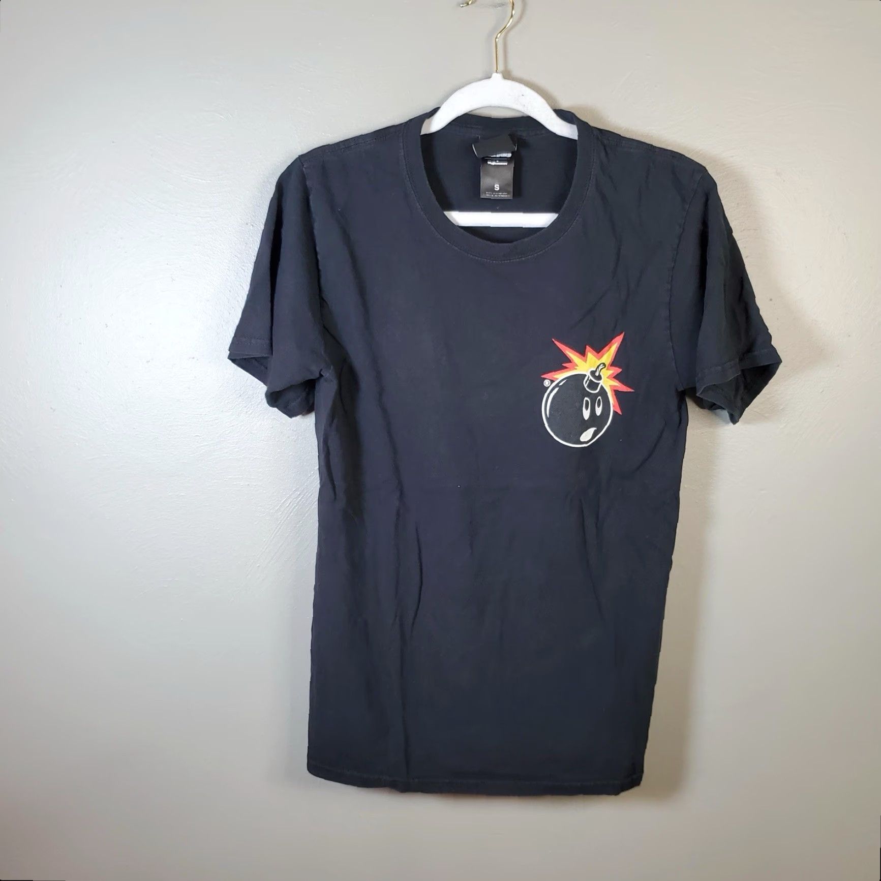 The Hundreds VINTAGE The Hundreds Bomb Gas Mask Shirt Men S Black Graphic Tee OG Logo Streetwear 90s Hip Hop Mens Size US S / EU 44-46 / 1 - 3 Thumbnail