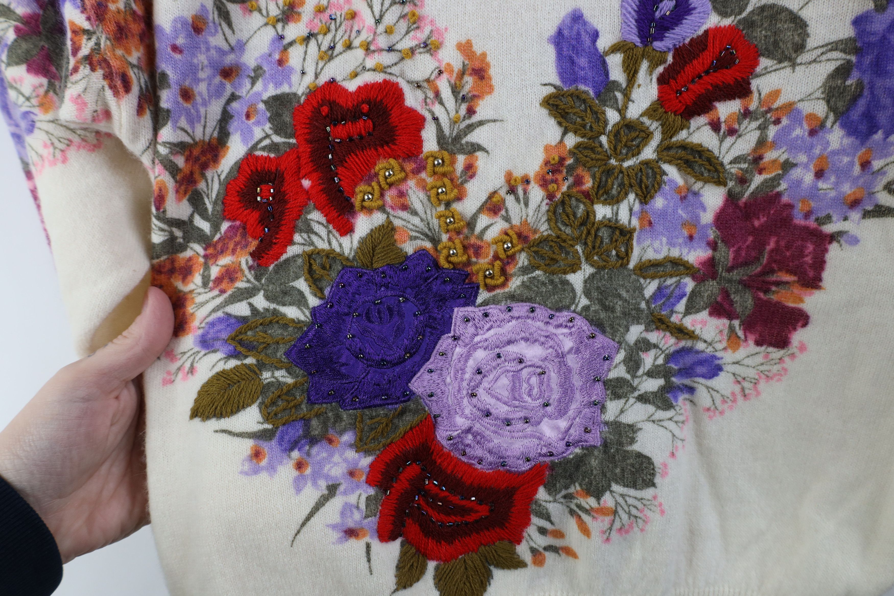 Vintage Deadstock Vintage 90s Lambswol Embroidered Flower Sweater Size M / US 6-8 / IT 42-44 - 11 Thumbnail