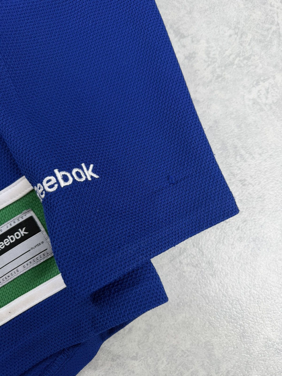 NHL Reebok NHL Vancouver Canucks Hockey Jersey Womens M Size M / US 6-8 / IT 42-44 - 6 Thumbnail