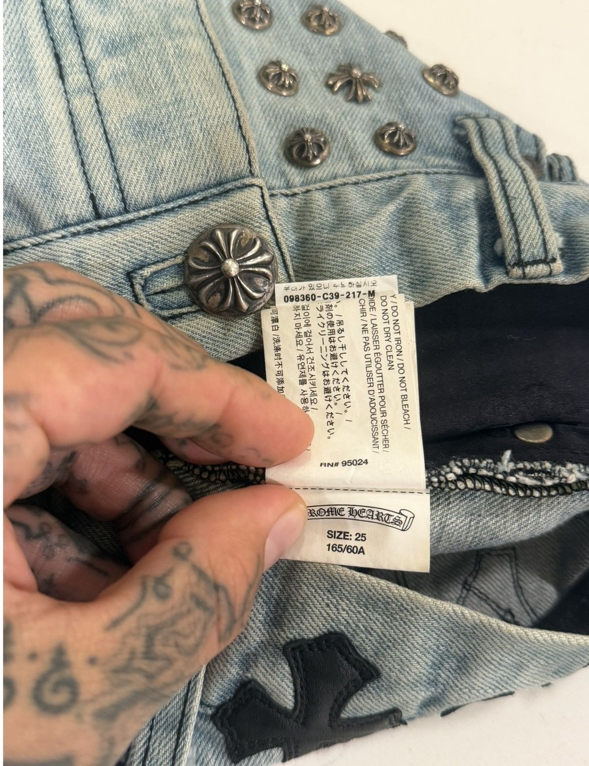 Chrome Hearts Chrome Hearts RARE Denim Cross patch & silver stud shorts Size 25" / US 0 / IT 36 - 18 Thumbnail