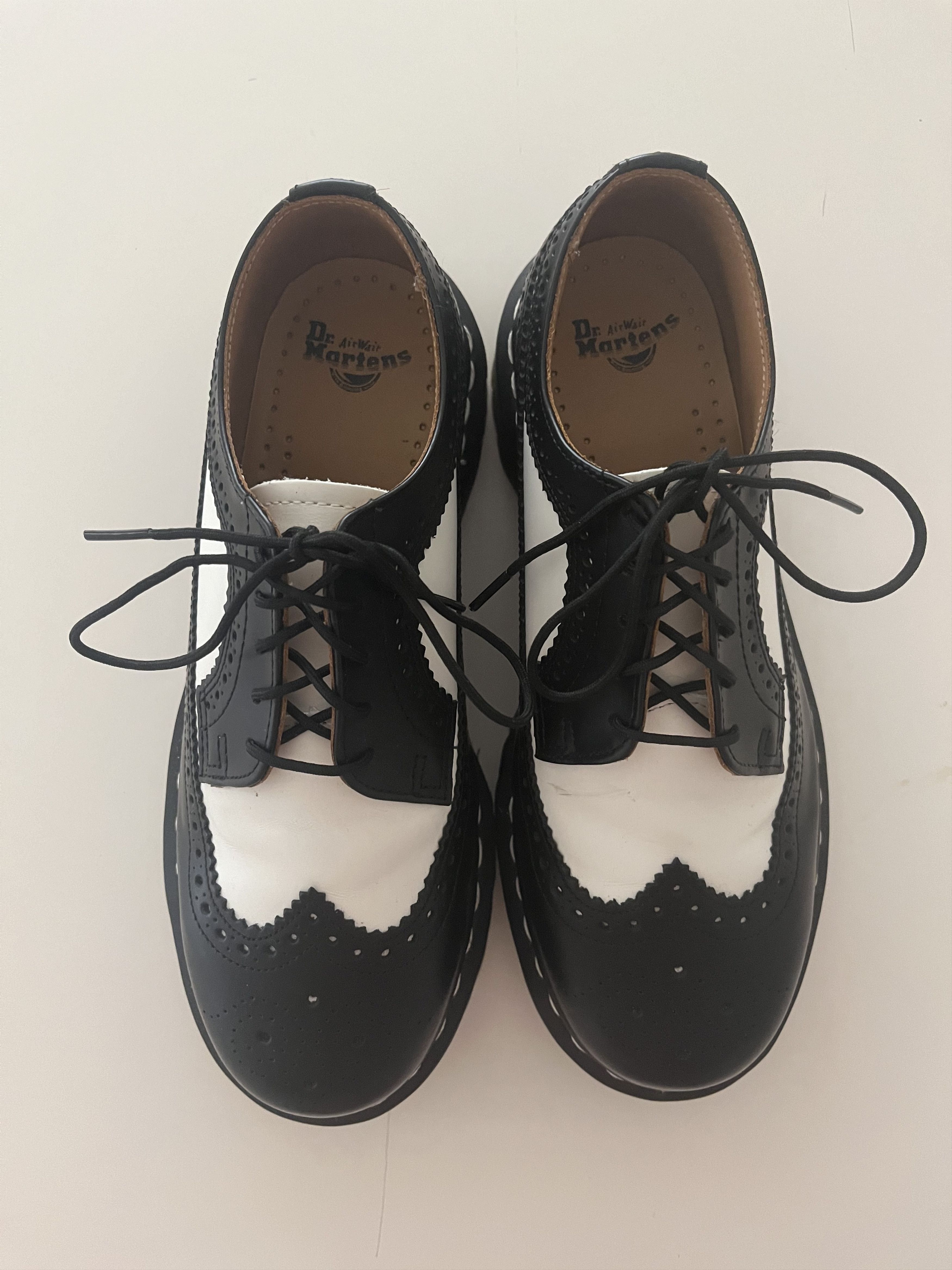 Dr. Martens DOC MARTEN 3989 BEX SMOOTH LEATHER BROGUE SHOES WOMENS Size US 8.5 / IT 38.5 - 2 Thumbnail