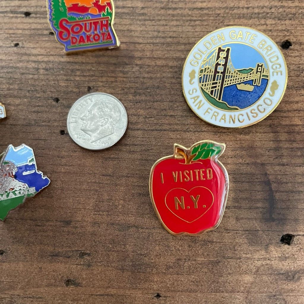 Vintage 5 Vintage Travel Tourist Pins Buttons Enamel Maine NYC San F Size ONE SIZE - 5 Thumbnail