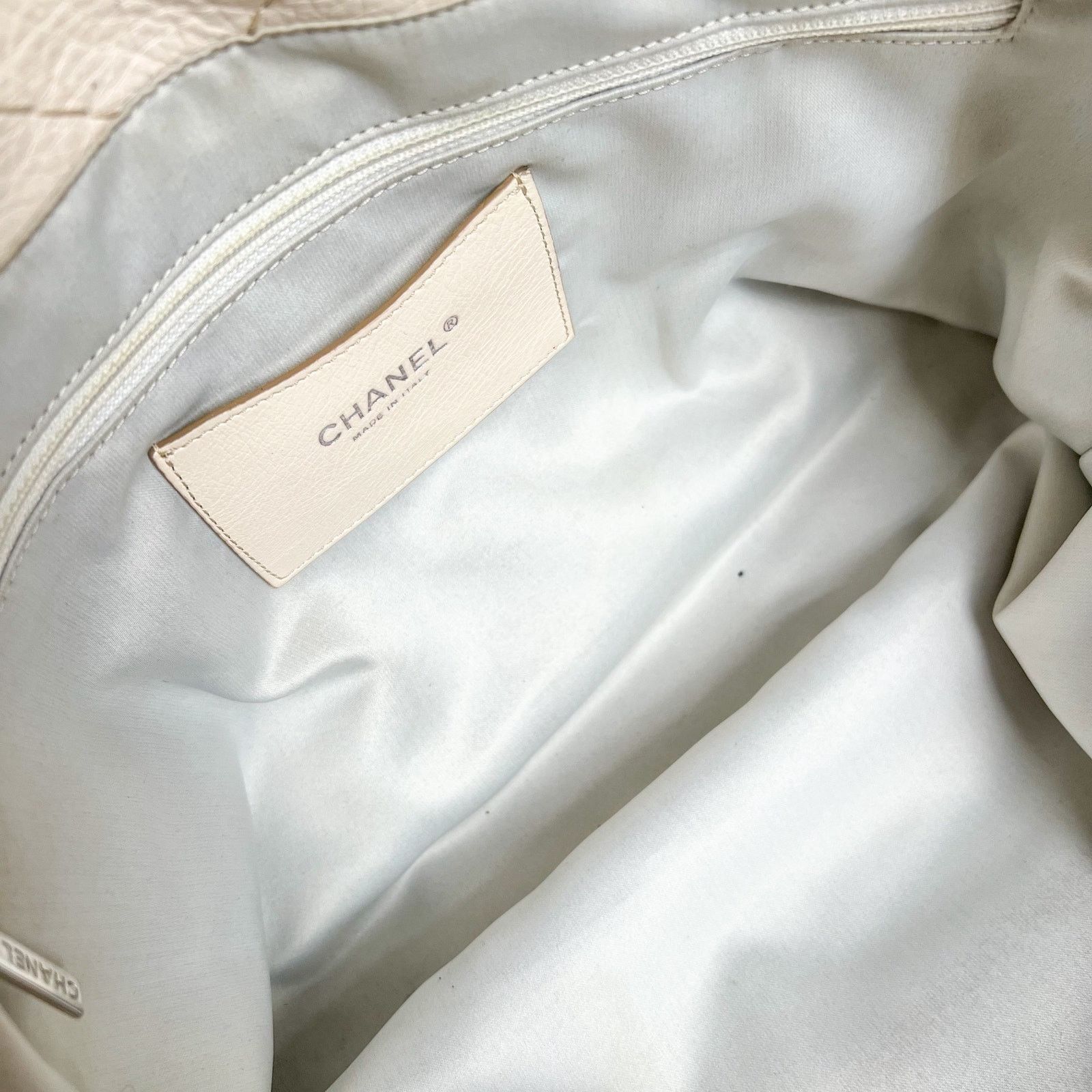 Chanel CHANEL On the Road Cream Leather Large Tote Size ONE SIZE - 7 Thumbnail