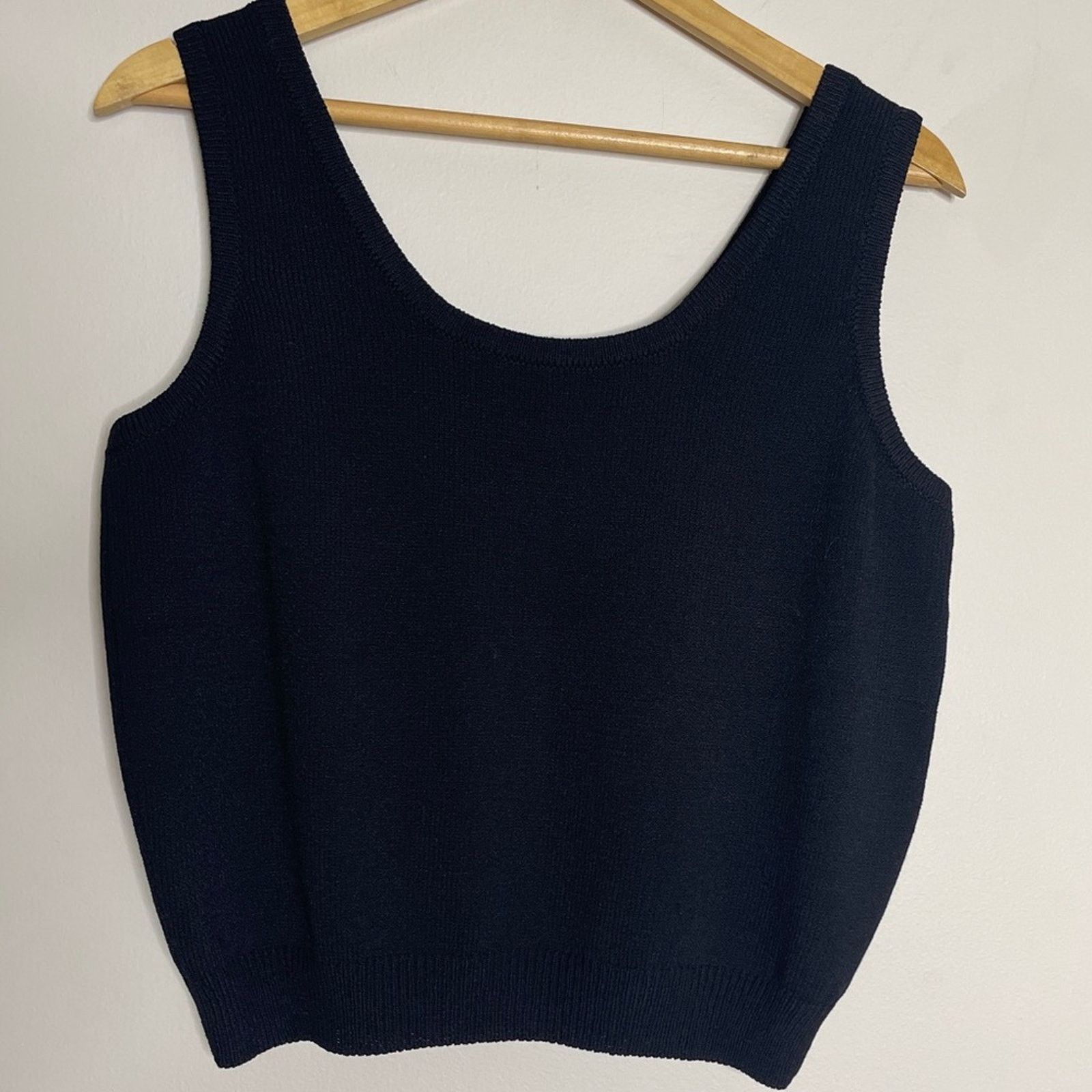 St. John St. John Basics Santana Knit Sleeveless Scoop Neck Sweater Size M / US 6-8 / IT 42-44 - 3 Thumbnail