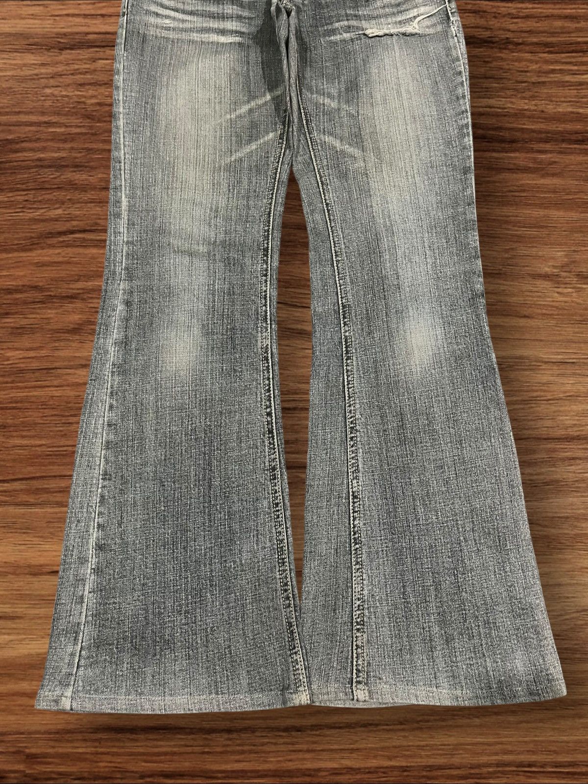 Japanese Brand × Le Grande Bleu (L.G.B.) Vintage Japanese Brand Grey Washed Distressed Flare Jeans Size 27" / US 4 / IT 40 - 7 Thumbnail